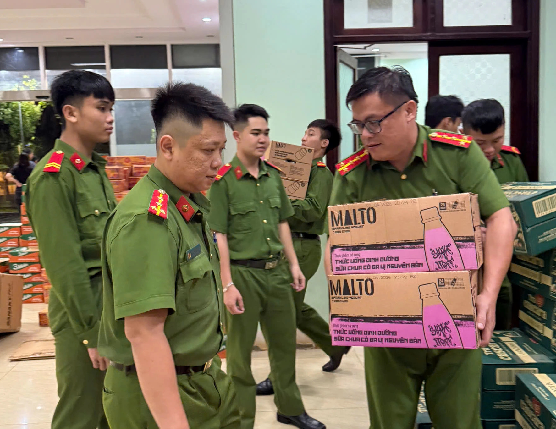 Công an Khánh Hòa, Đắk Lắk, Gia Lai: Xuyên ngày đêm cứu dân và cứu trợ- Ảnh 9.