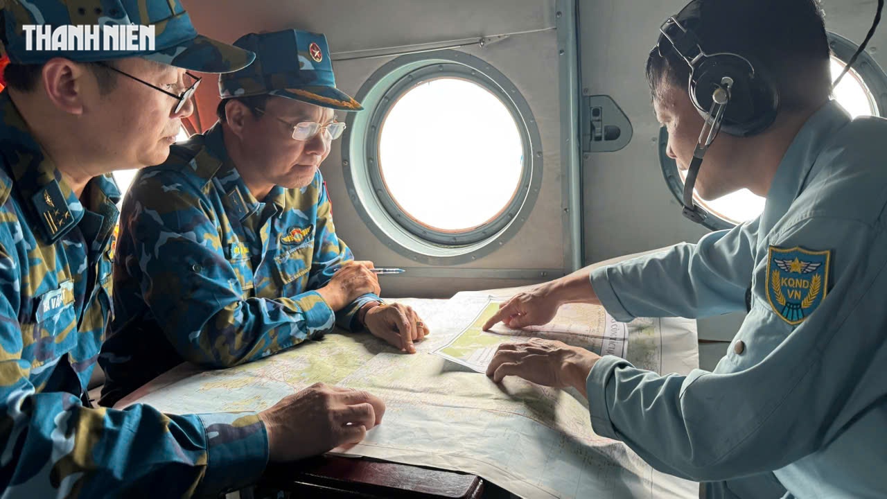 Trực thăng Bộ Quốc phòng thả hàng cứu trợ người dân ngập lụt Phú Yên cũ- Ảnh 3. Trực thăng Bộ Quốc phòng thả hàng cứu trợ người dân ngập lụt Phú Yên cũ- Ảnh 3.