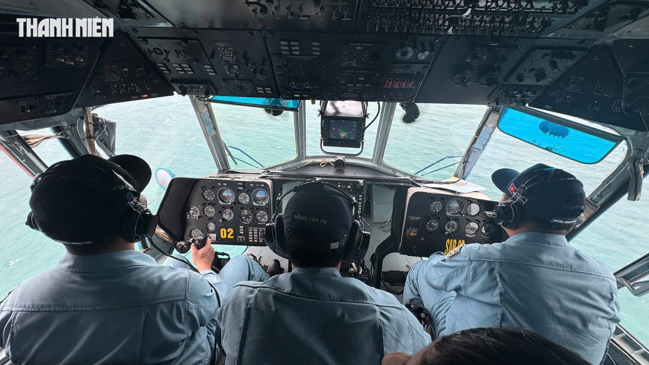 Trực thăng Bộ Quốc phòng thả hàng cứu trợ người dân ngập lụt Phú Yên cũ- Ảnh 2. Trực thăng Bộ Quốc phòng thả hàng cứu trợ người dân ngập lụt Phú Yên cũ- Ảnh 2.