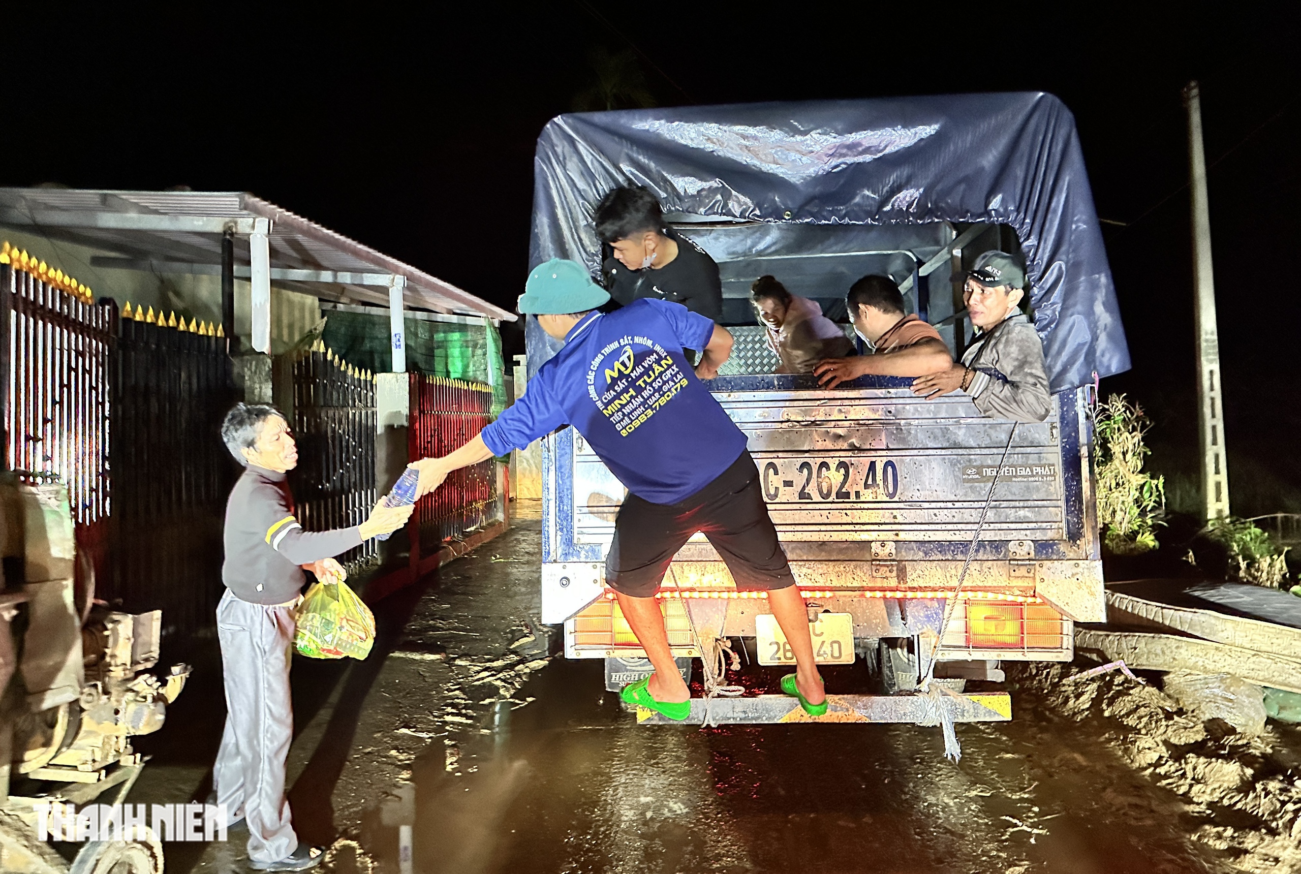 Rốn lũ xã Hòa Thịnh: Vật lộn cơ hàn sau những ngày lũ dữ- Ảnh 10.