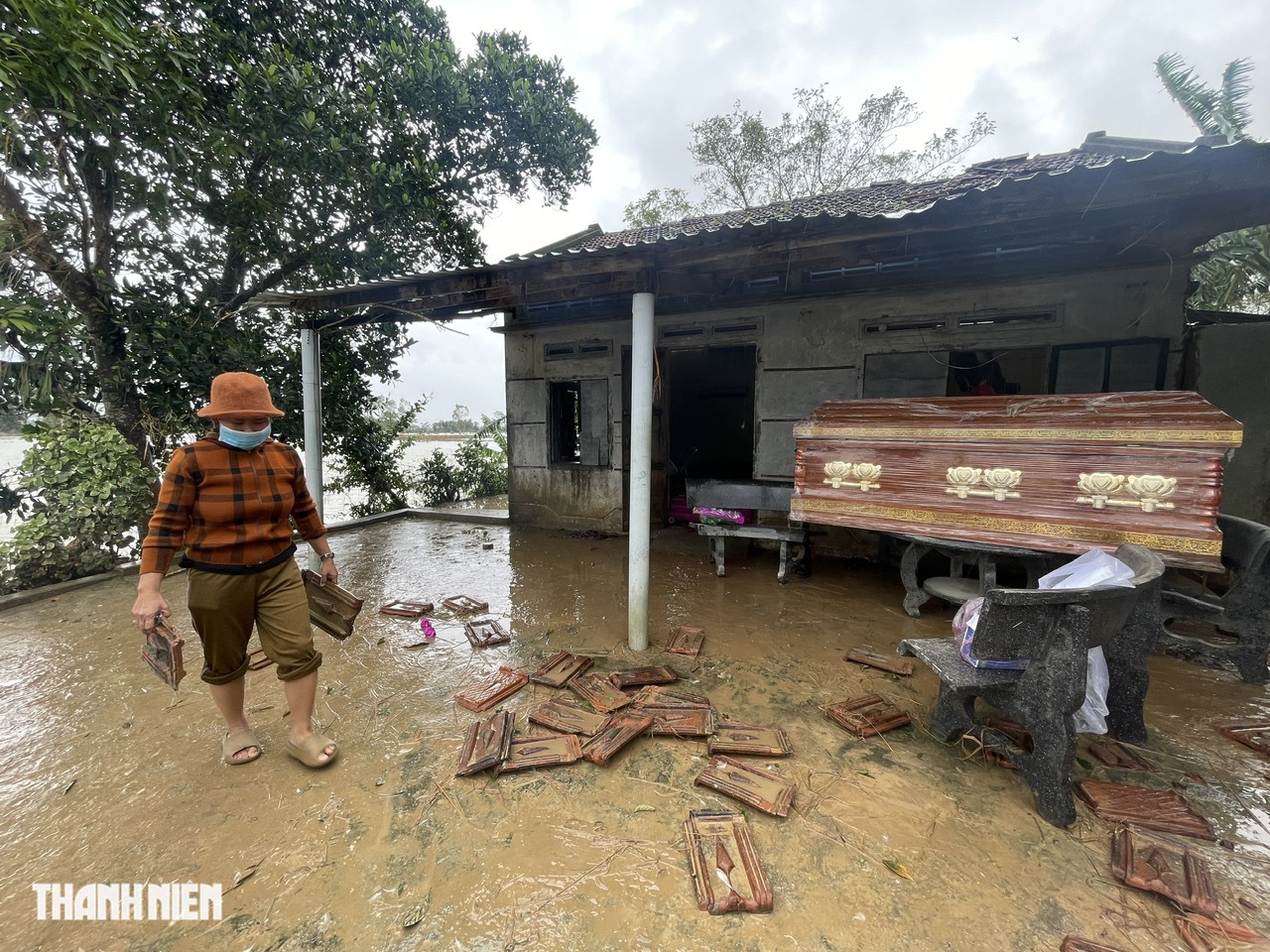 Quan tài của bà Cúc: Nỗi đau giữa biển nước tại Đắk Lắk - Ảnh 8.