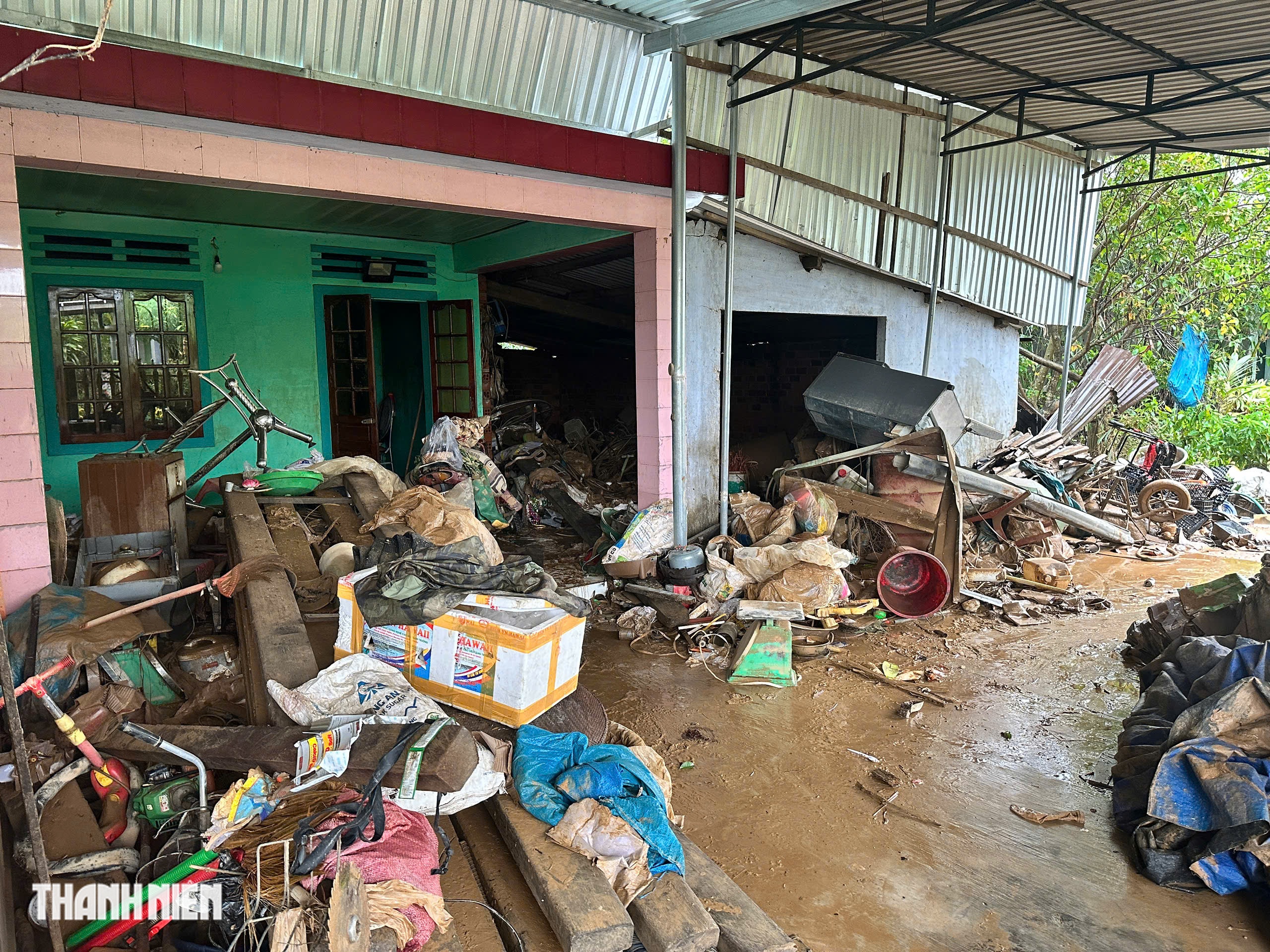 Quan tài trước nhà ở rốn lũ Hòa Thịnh, Đắk Lắk: 'Đau đớn không gì bằng!' - Ảnh 10.