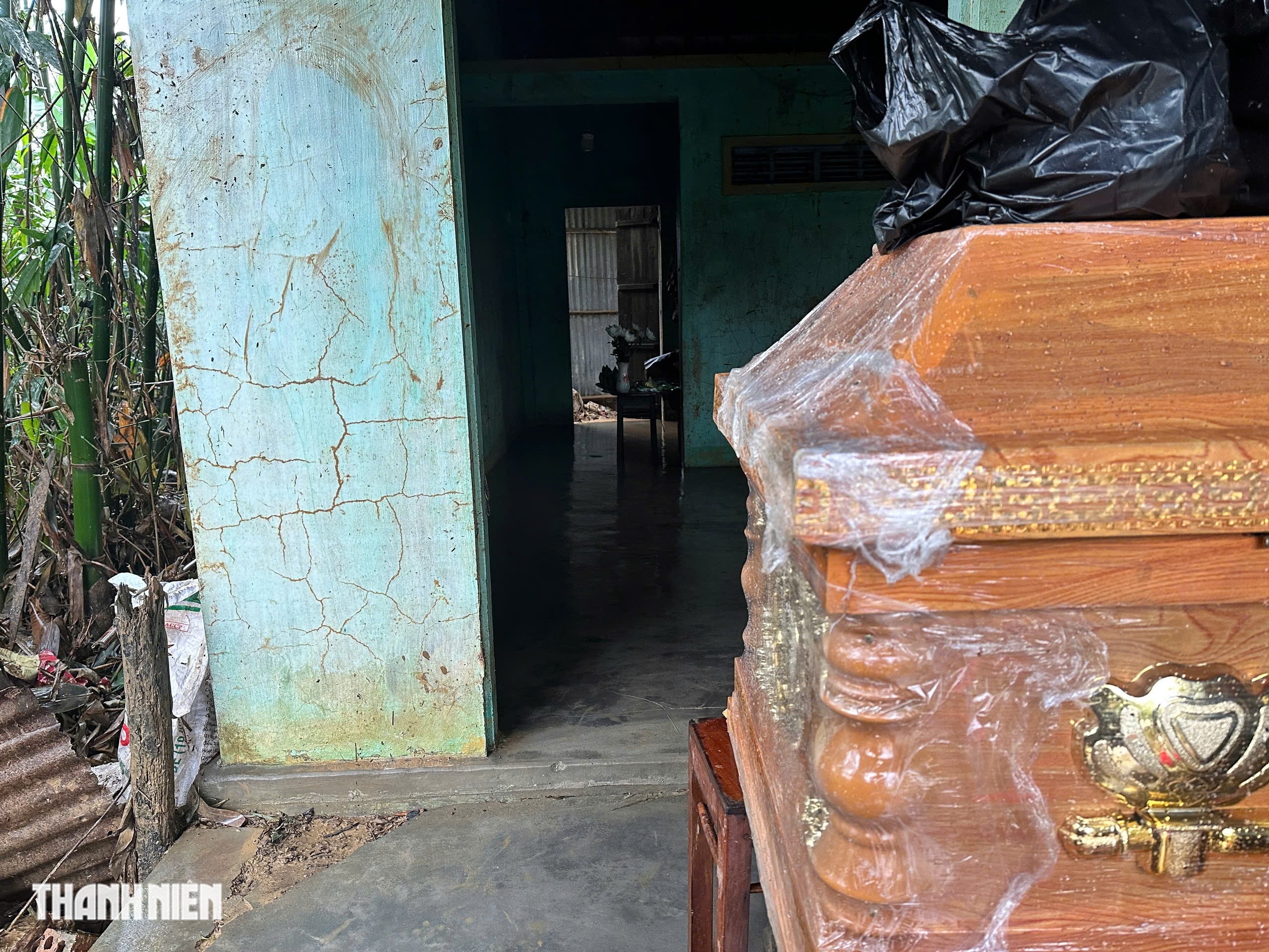 Quan tài trước nhà ở rốn lũ Hòa Thịnh, Đắk Lắk: 'Đau đớn không gì bằng!' - Ảnh 8.
