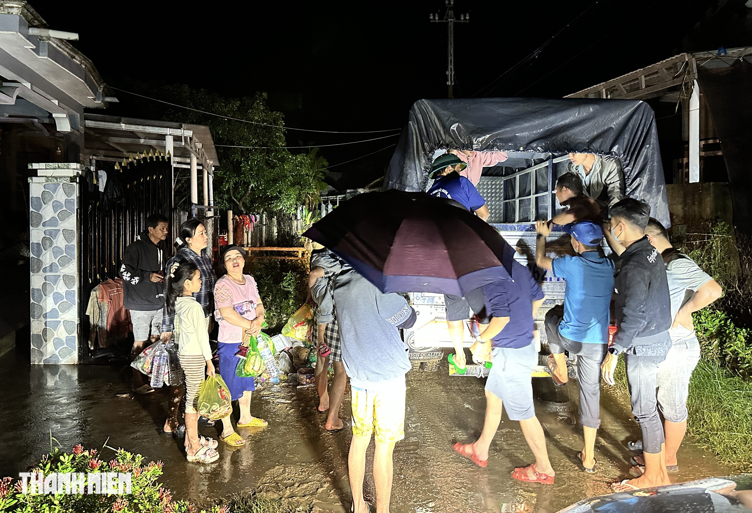 Rốn lũ xã Hòa Thịnh: Vật lộn cơ hàn sau những ngày lũ dữ- Ảnh 9.