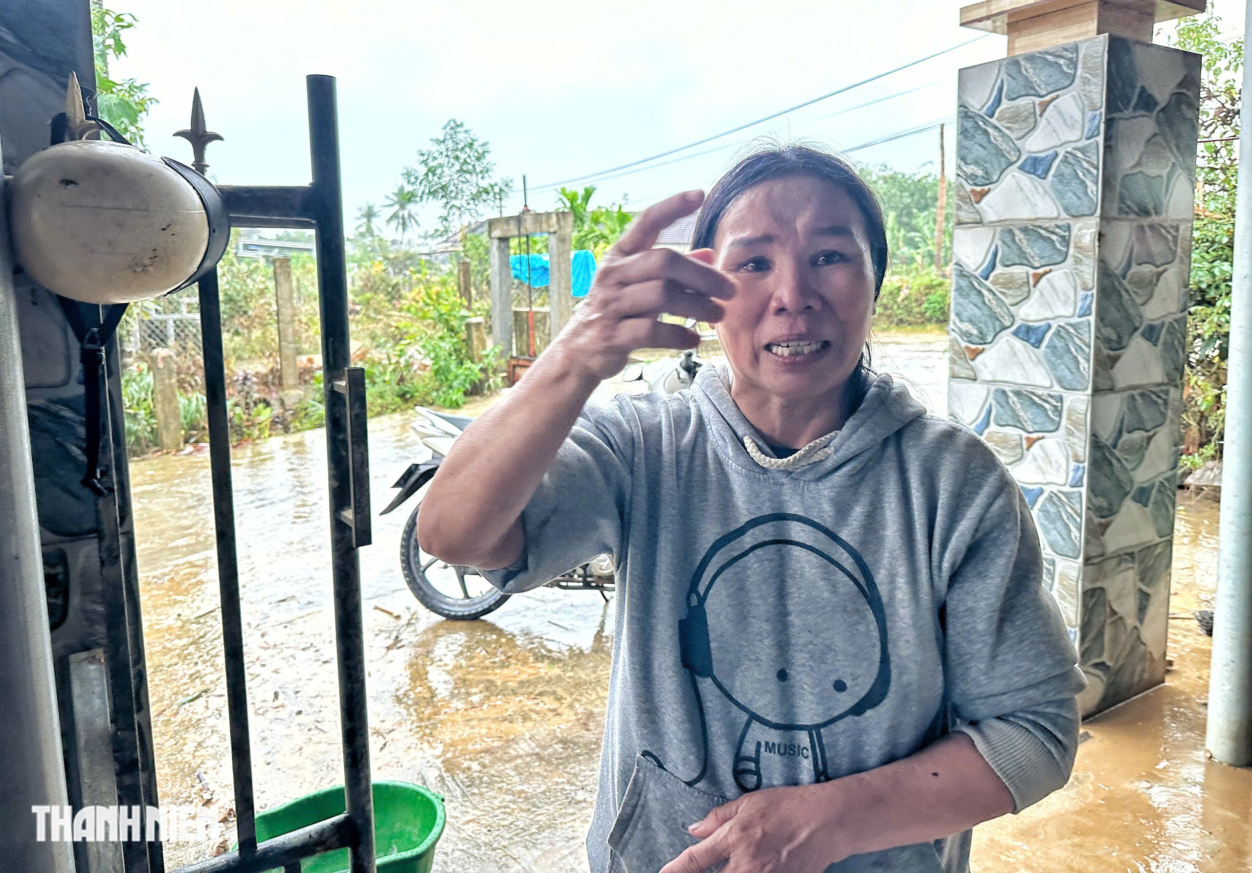 Quan tài trước nhà ở rốn lũ Hòa Thịnh, Đắk Lắk: 'Đau đớn không gì bằng!' - Ảnh 2.