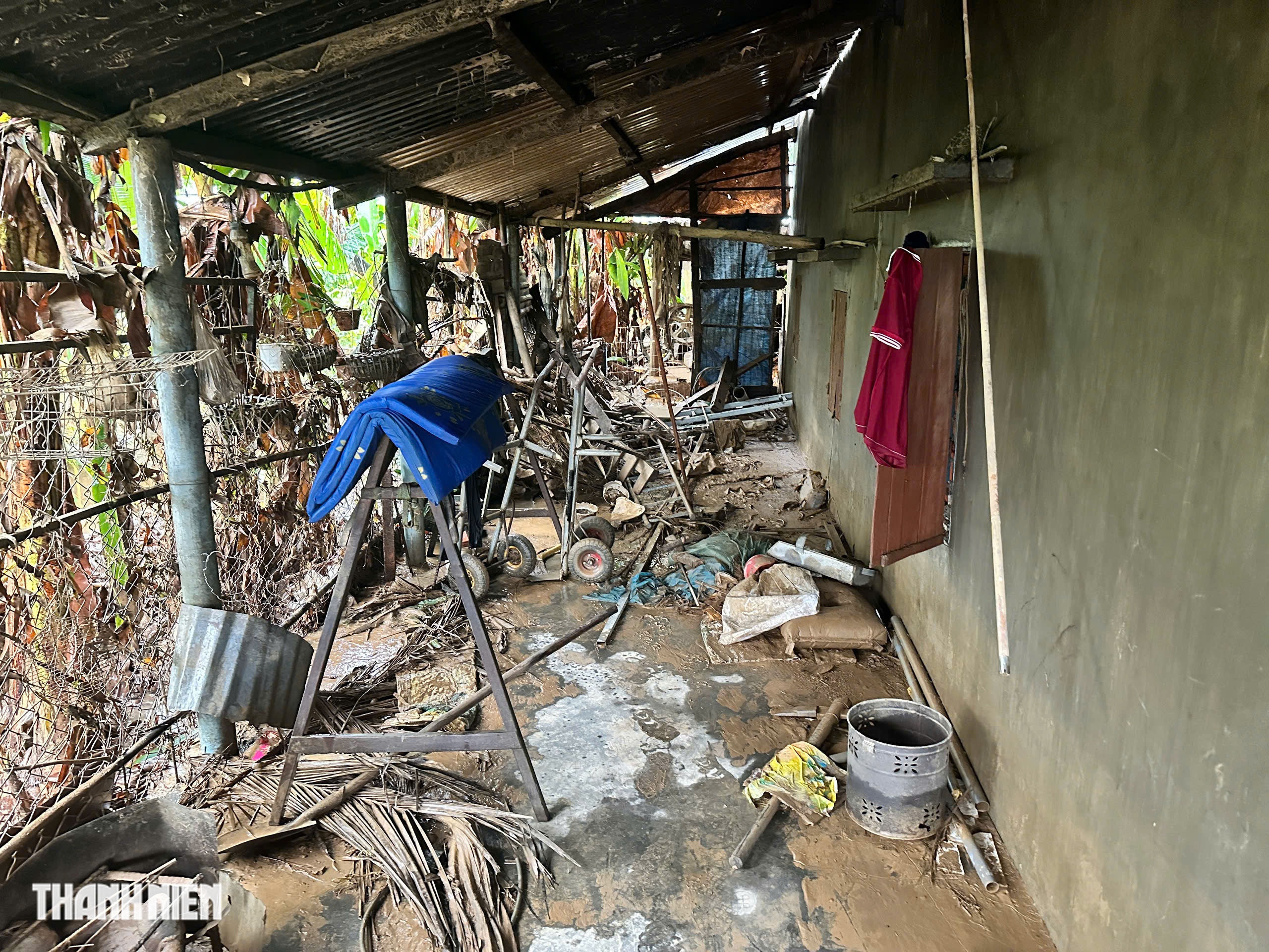 Quan tài trước nhà ở rốn lũ Hòa Thịnh, Đắk Lắk: 'Đau đớn không gì bằng!' - Ảnh 9.