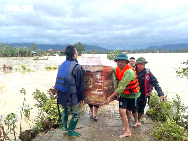 Cập nhật mưa lũ ở miền Trung: Số người chết, mất tích tăng lên 85 - Ảnh 1.