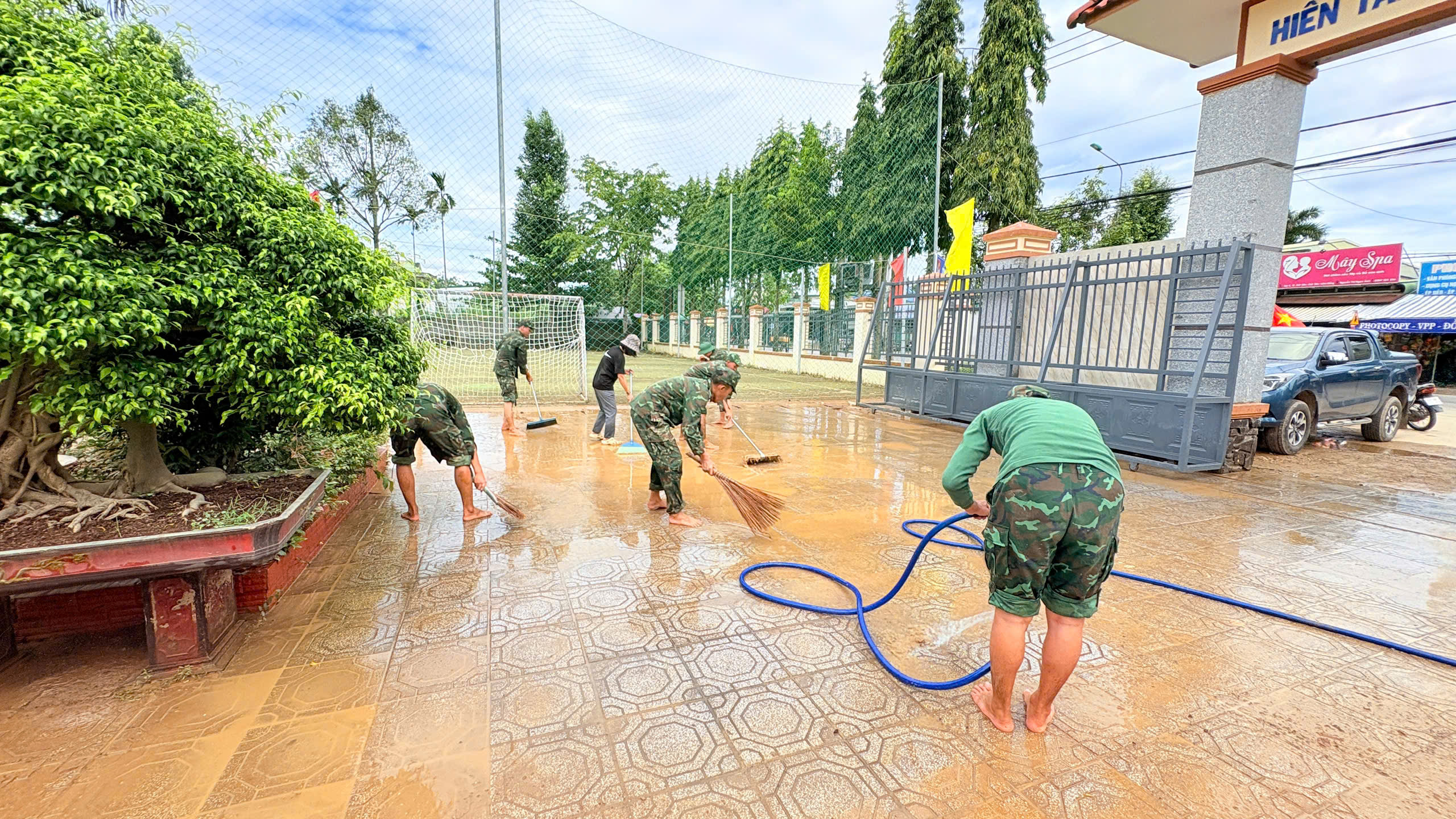'Nước lũ lên nhanh, không có quân đội, công an hỗ trợ xã sẽ vỡ trận'- Ảnh 9. 'Nước lũ lên nhanh, không có quân đội, công an hỗ trợ xã sẽ vỡ trận'- Ảnh 9.