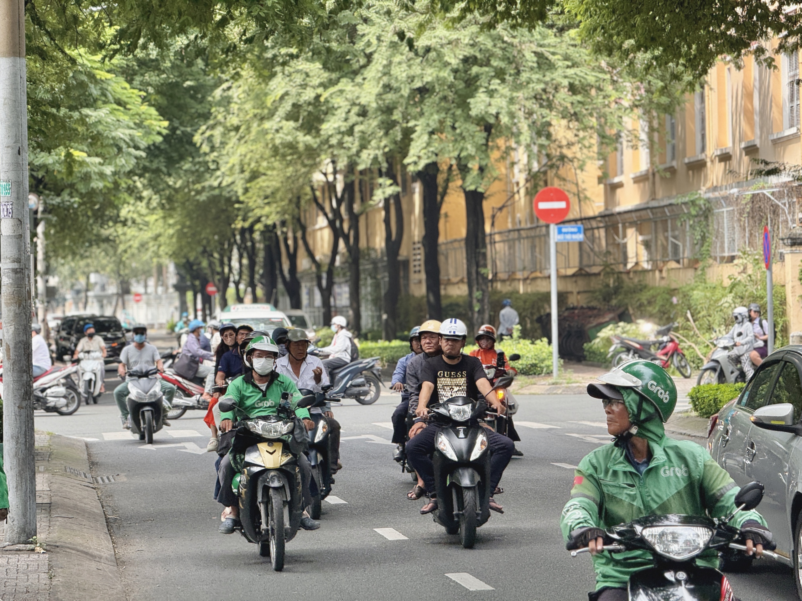 Hôm nay triều cường ở TP.HCM đạt đỉnh, thời tiết mát mẻ ‘như Noel cận kề’ - Ảnh 2.