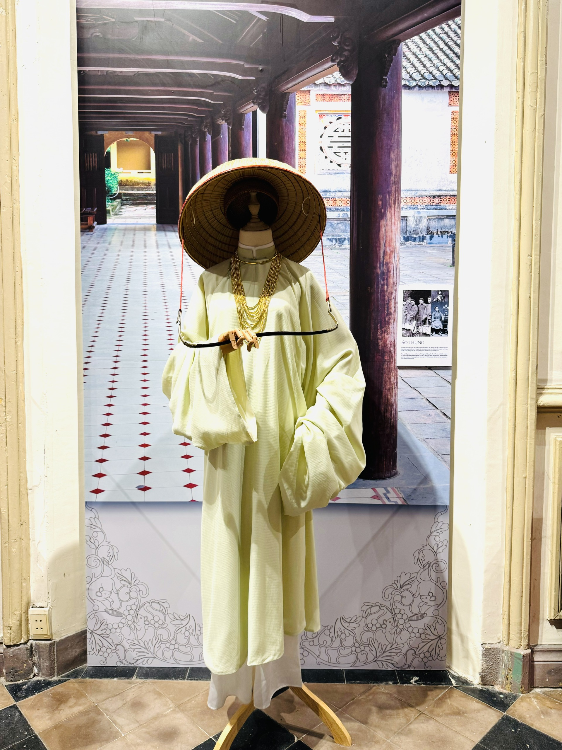 'Nam diện - y phục người Việt qua ba thế kỷ' có gì lạ?- Ảnh 8. 'Nam diện - y phục người Việt qua ba thế kỷ' có gì lạ?- Ảnh 8.