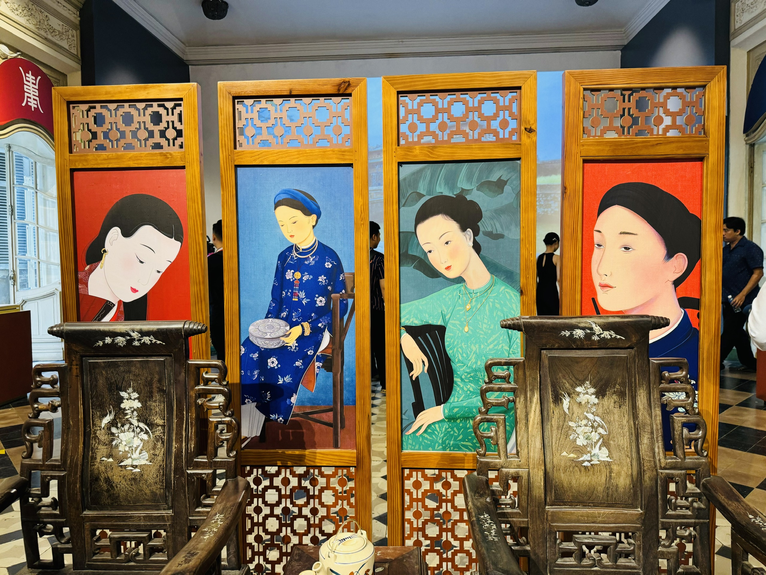 'Nam diện - y phục người Việt qua ba thế kỷ' có gì lạ?- Ảnh 6. 'Nam diện - y phục người Việt qua ba thế kỷ' có gì lạ?- Ảnh 6.