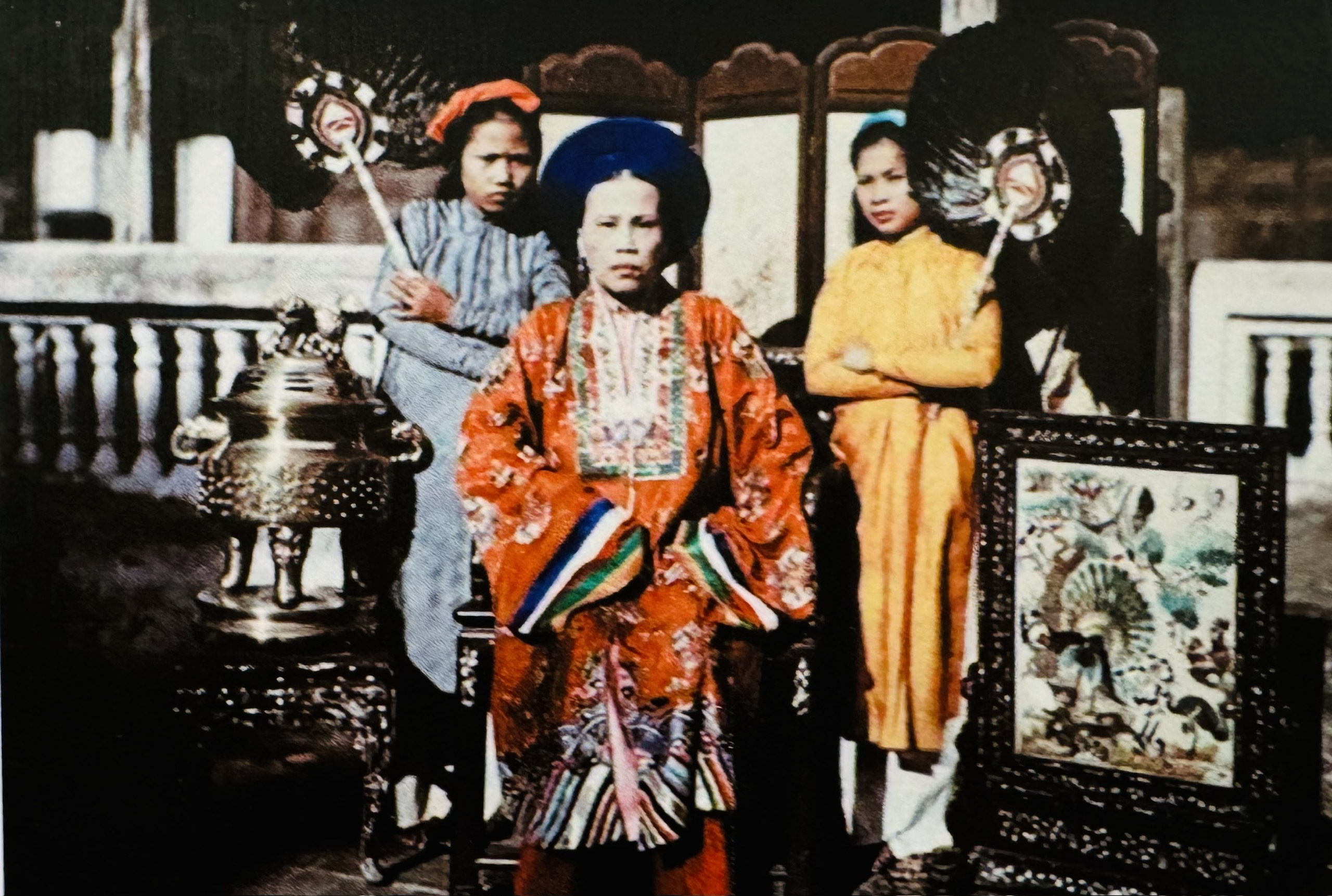 'Nam diện - y phục người Việt qua ba thế kỷ' có gì lạ?- Ảnh 4. 'Nam diện - y phục người Việt qua ba thế kỷ' có gì lạ?- Ảnh 4.