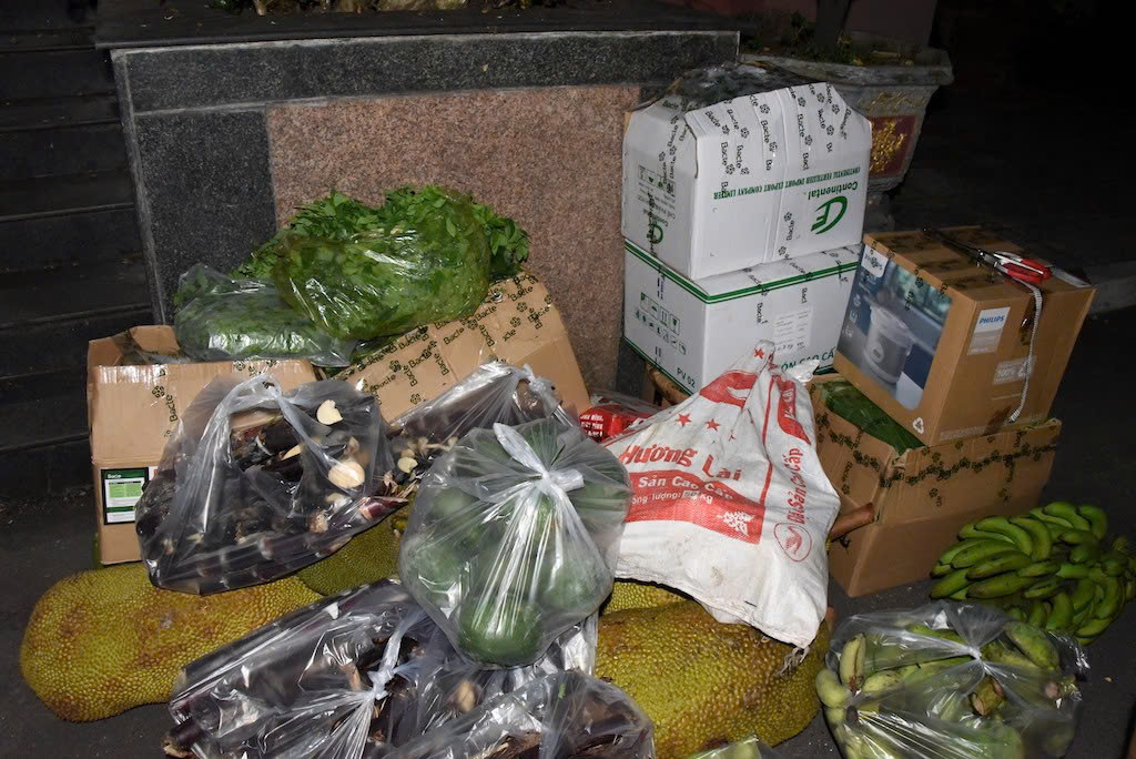 Xuyên đêm vào tâm lũ cứu đồng bào miền Trung- Ảnh 4. Xuyên đêm vào tâm lũ cứu đồng bào miền Trung- Ảnh 4.