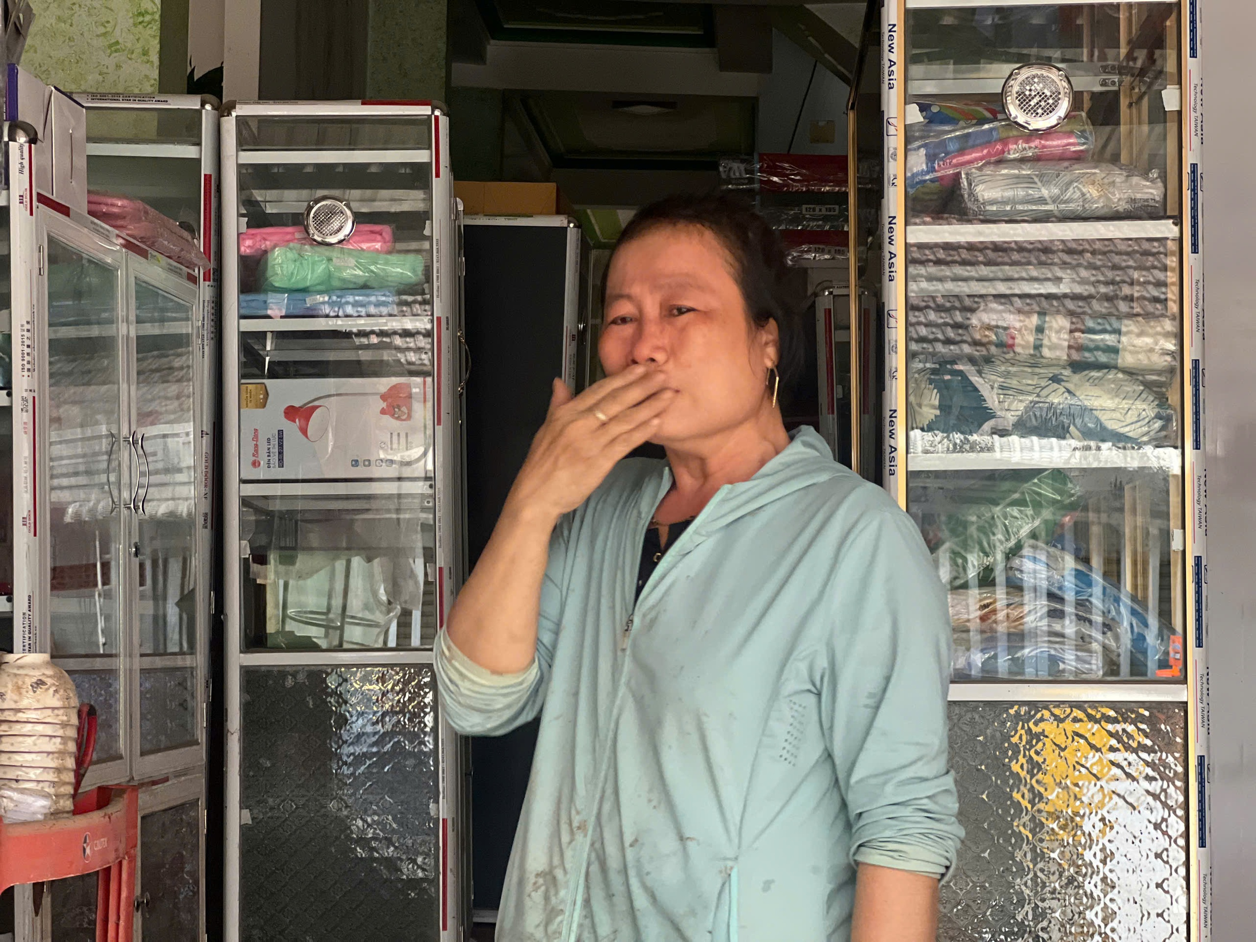 Người dân Tây Hòa (Phú Yên cũ) khóc nghẹn sau lũ dữ: 'Chúng tôi mất hết rồi'- Ảnh 4.