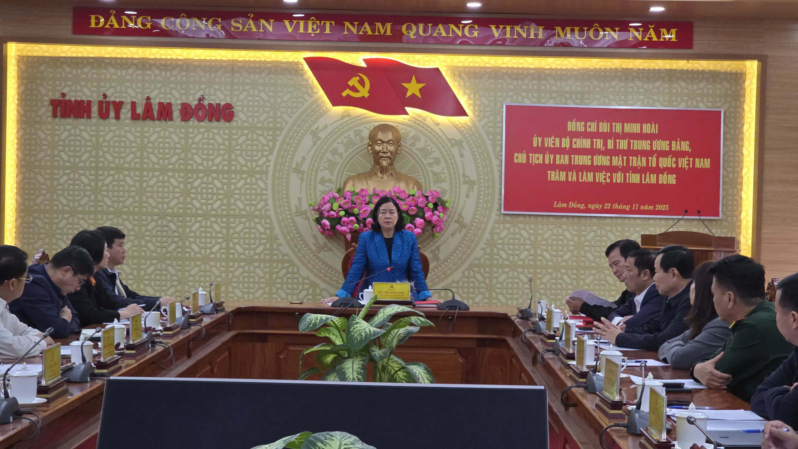 Chủ tịch Ủy ban T.Ư MTTQ Việt Nam Bùi Thị Minh Hoài thăm đồng bào vùng lũ Lâm Đồng- Ảnh 5.