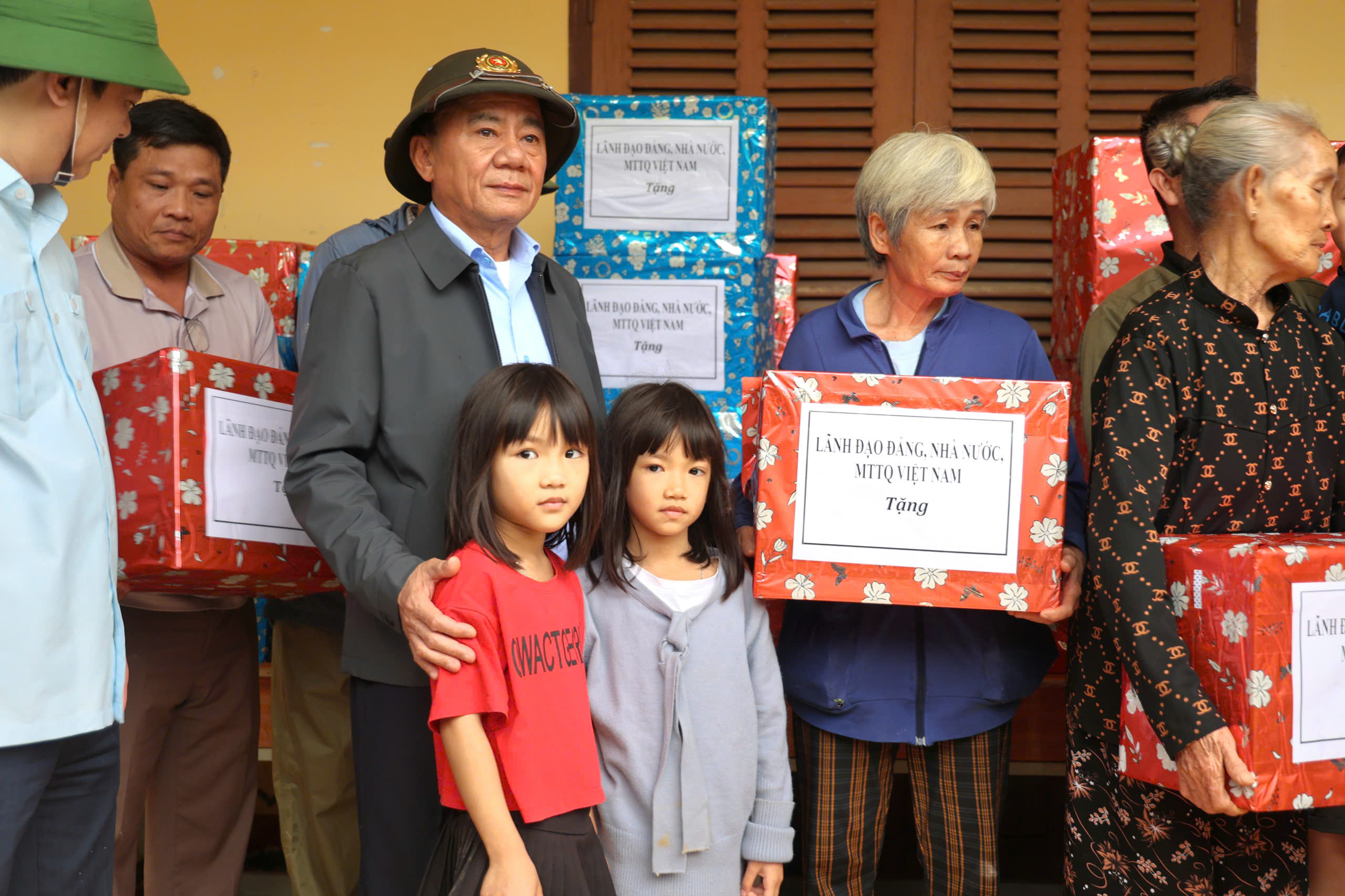 Thường trực Ban Bí thư trao 20 tỉ đồng giúp Khánh Hòa, TP.HCM hỗ trợ 50 tỉ- Ảnh 2.