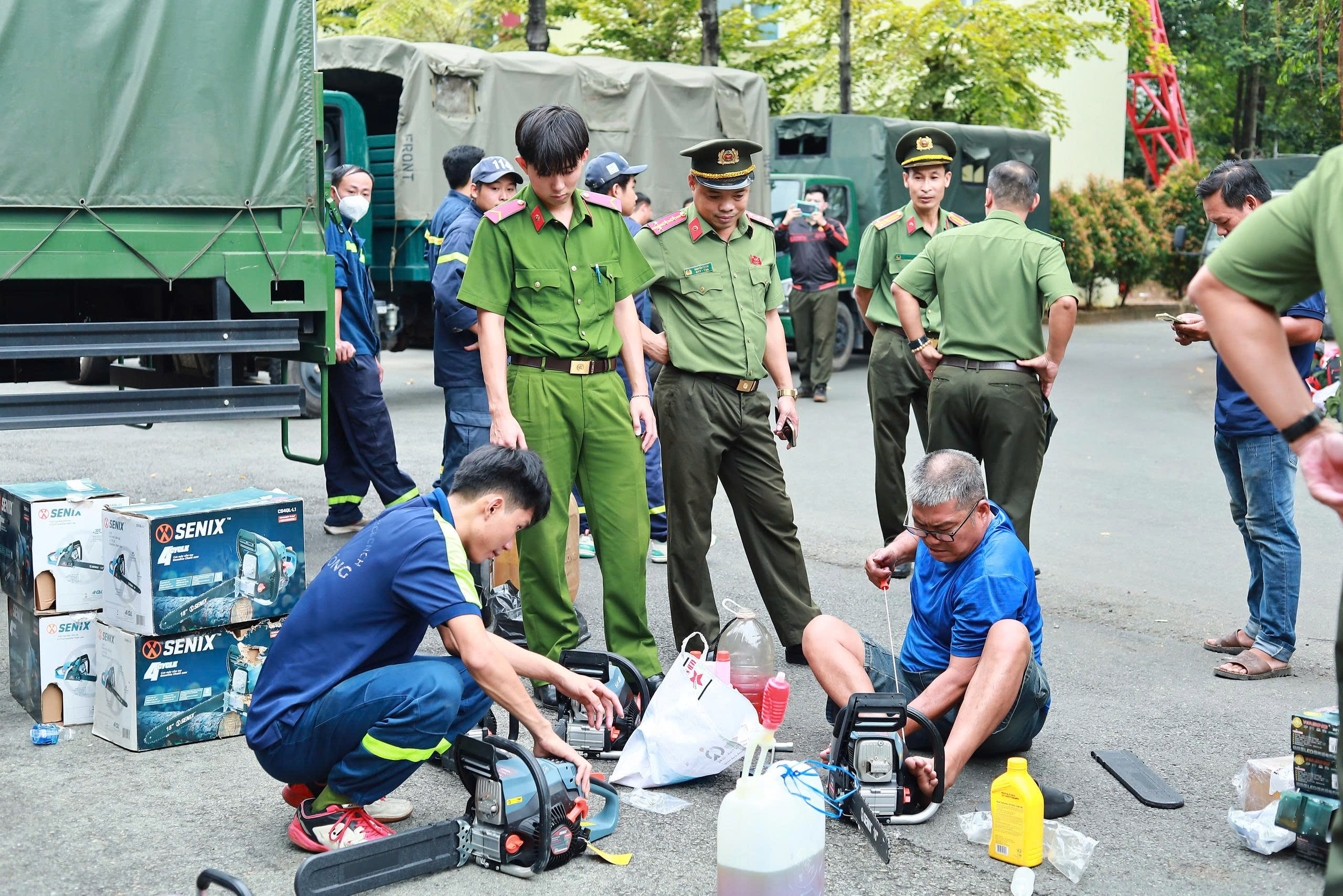 Công an tỉnh Đồng Nai xuất quân hỗ trợ Đắk Lắk khắc phục hậu quả mưa lũ- Ảnh 3. Công an tỉnh Đồng Nai xuất quân hỗ trợ Đắk Lắk khắc phục hậu quả mưa lũ- Ảnh 3.