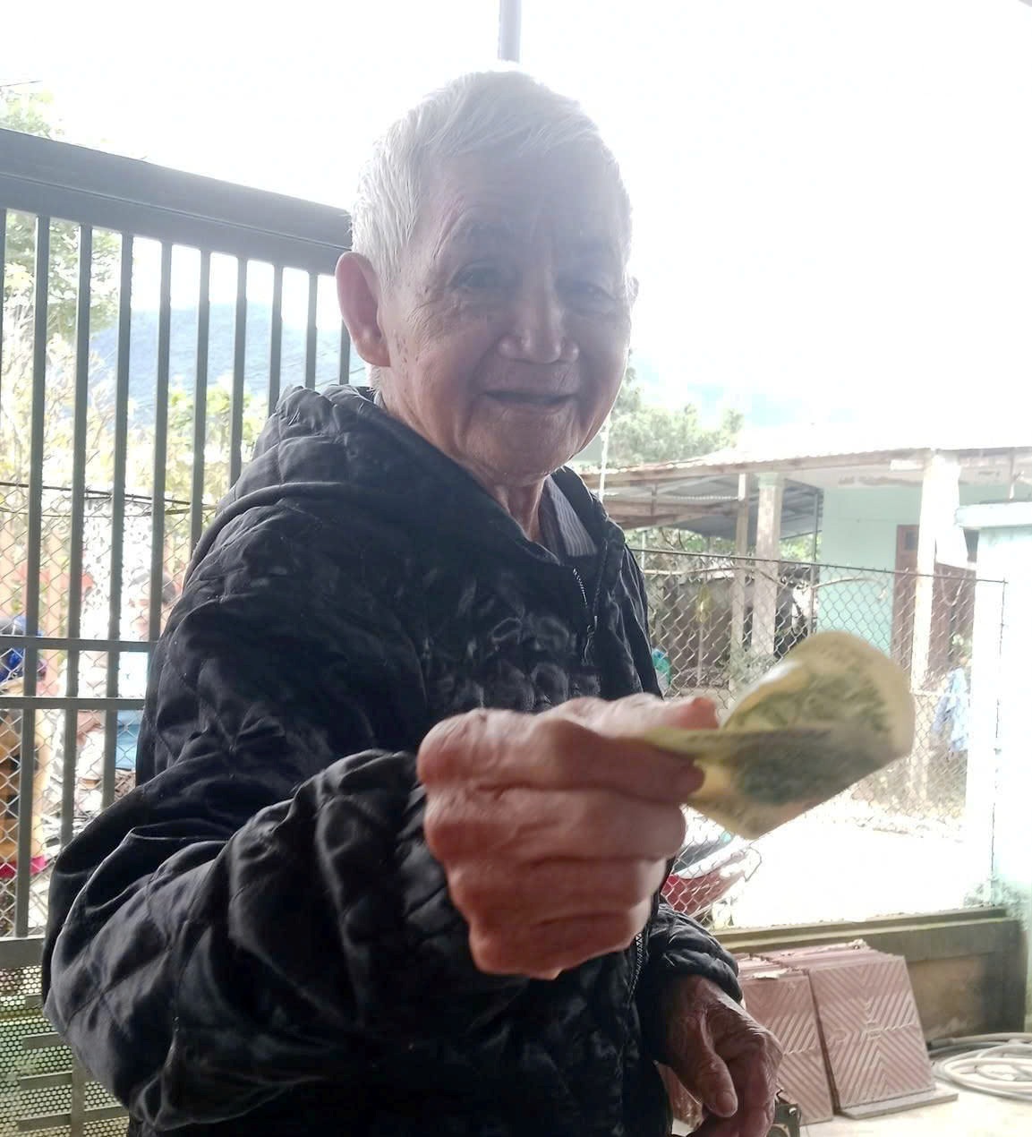 Người Đà Nẵng hướng về vùng lũ: Từ nơi nhận quà cứu trợ thành nơi sẻ chia - Ảnh 6.