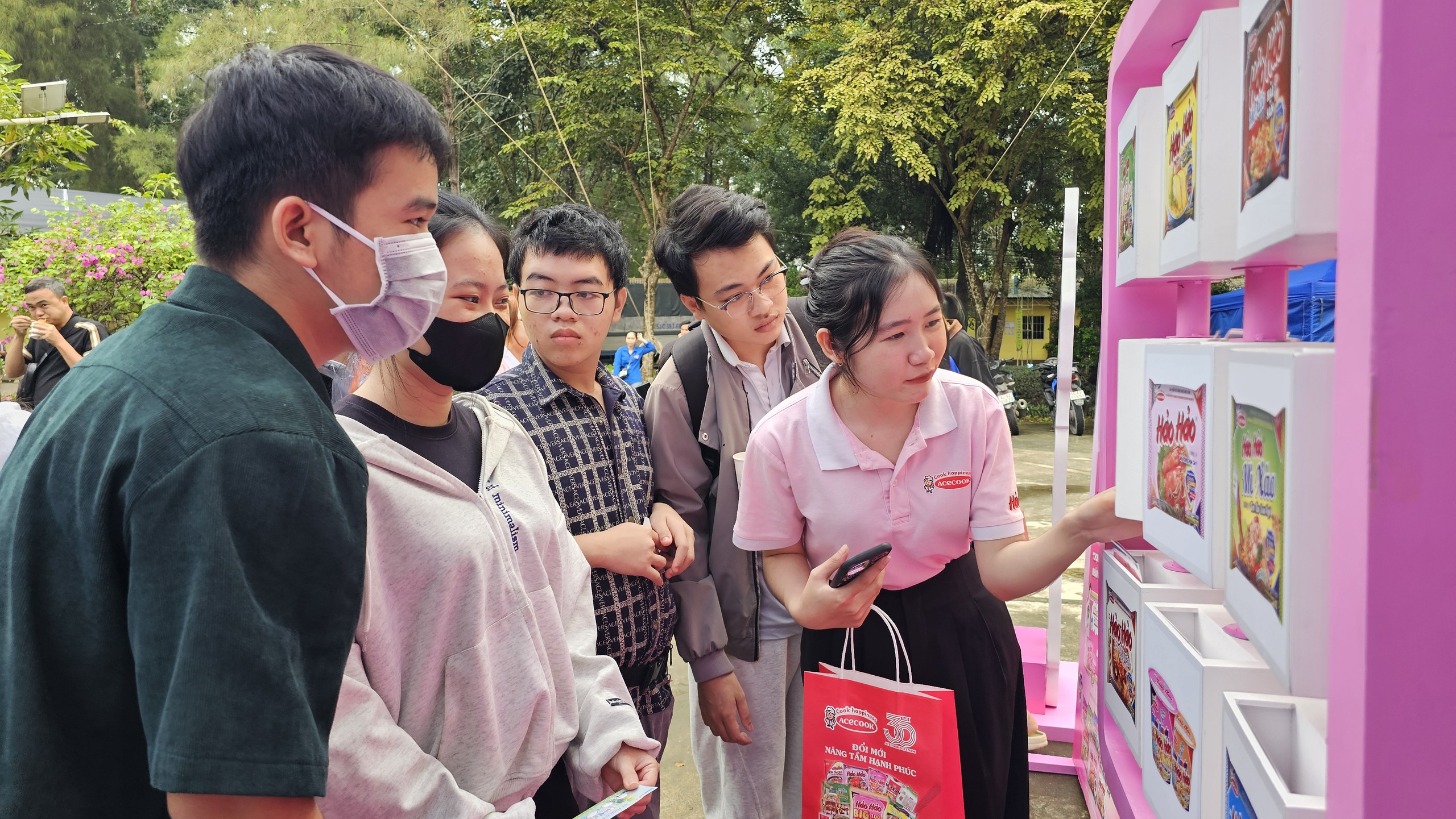 Ăn mì gói vẫn đủ dinh dưỡng, sống xanh bền vững: Bí quyết là gì? - Ảnh 2.