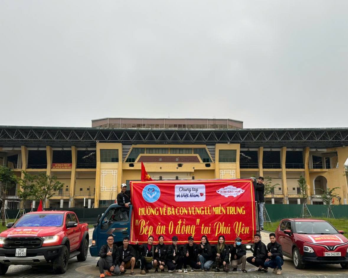 100.000 đồng của người phụ nữ buôn ve chai Huế: 'Gửi giúp bà con lụt trong nớ'- Ảnh 1.