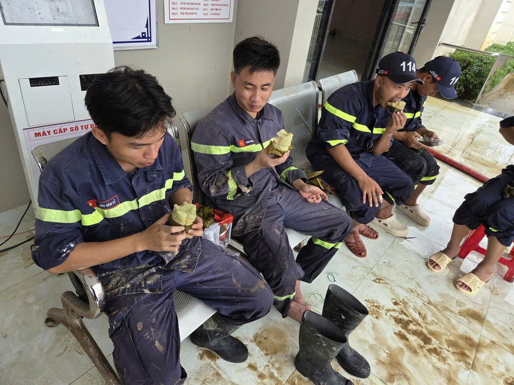 Công an TP.HCM cấp tốc chi viện vùng ngập lụt Đắk Lắk- Ảnh 2.