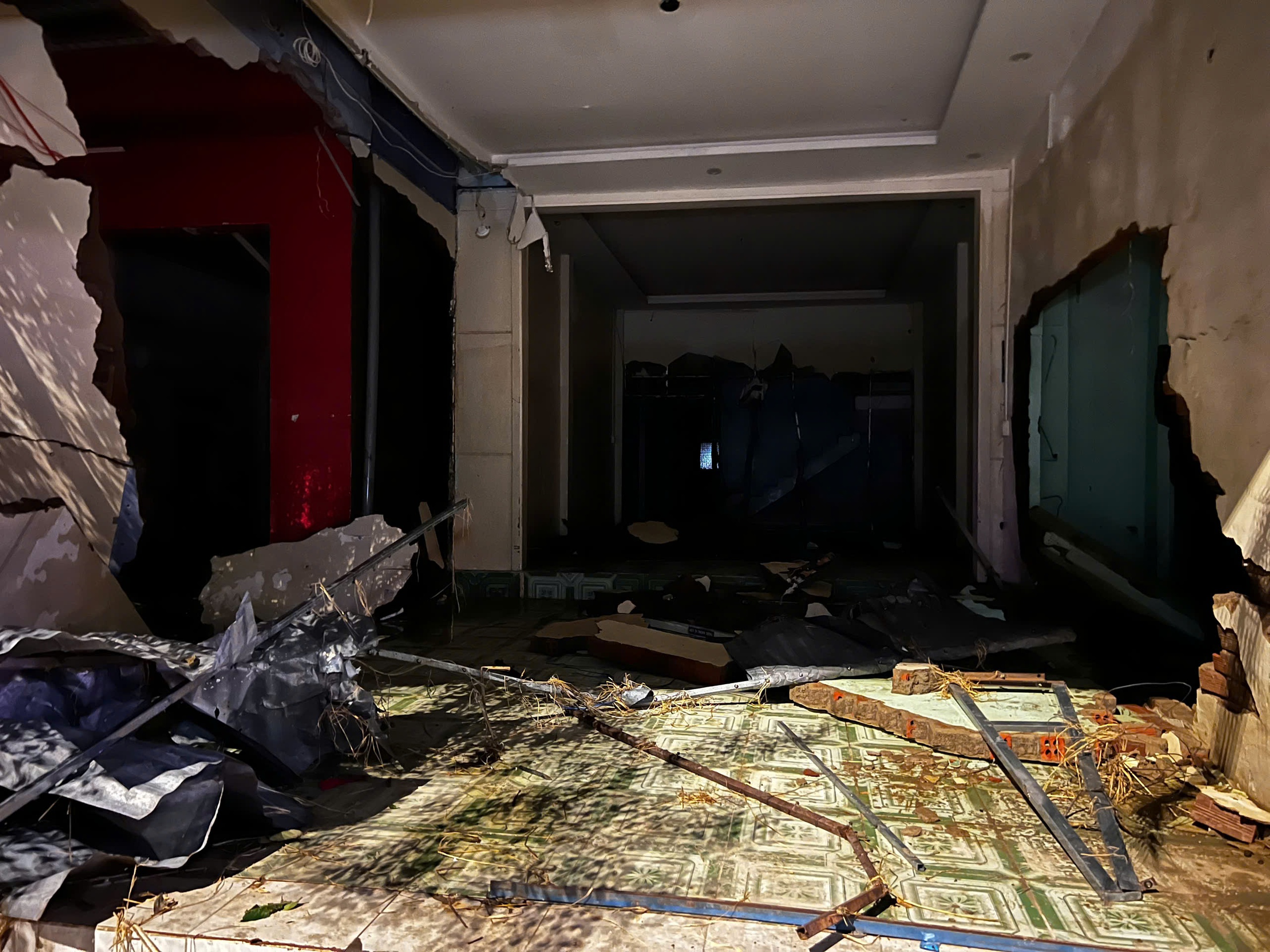 Một nơi ở Phú Yên cũ tan hoang sau lũ, rất ít đoàn thiện nguyện đến- Ảnh 5.