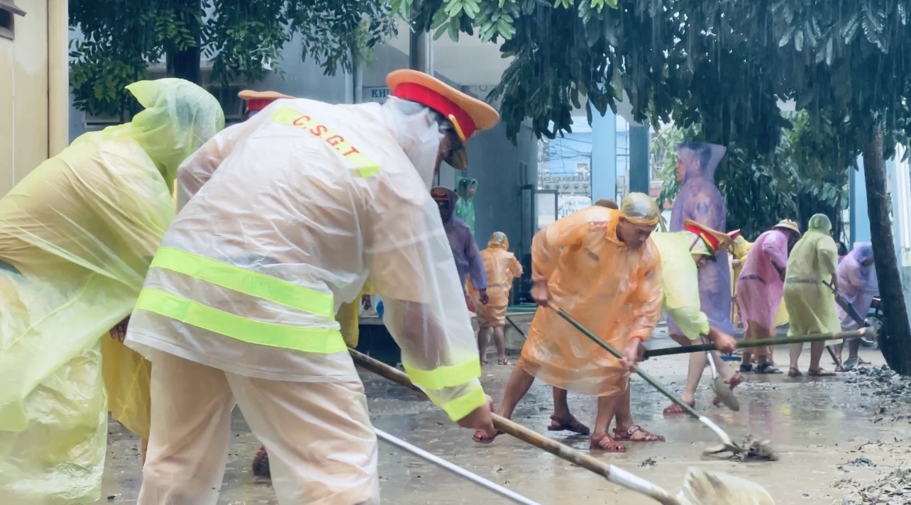 Bộ Công an chi viện 260 chiến sĩ hỗ trợ Gia Lai khắc phục sau lũ- Ảnh 2.