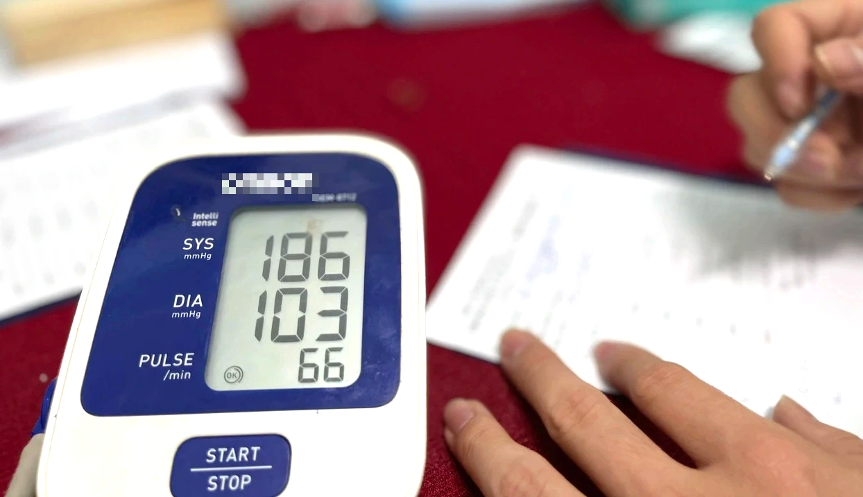 Báo động người trẻ Việt mắc bệnh tăng huyết áp ngày càng nhiều- Ảnh 1.