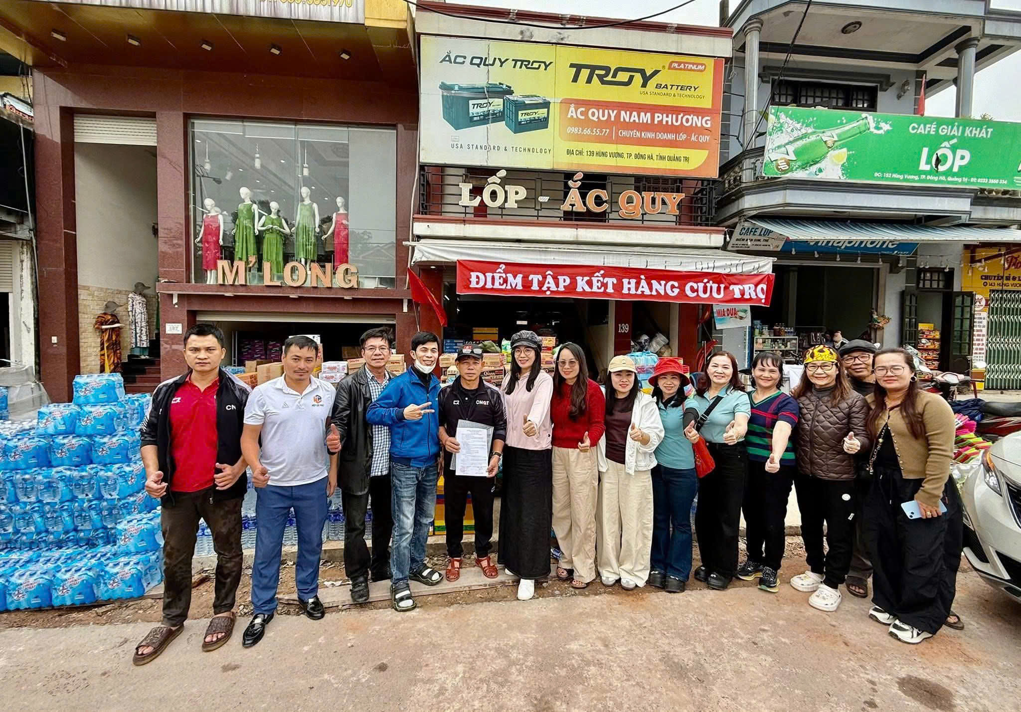 Nghĩa tình Quảng Trị vào rốn lũ Phú Yên, 'người gửi vài trăm nghìn'- Ảnh 4.