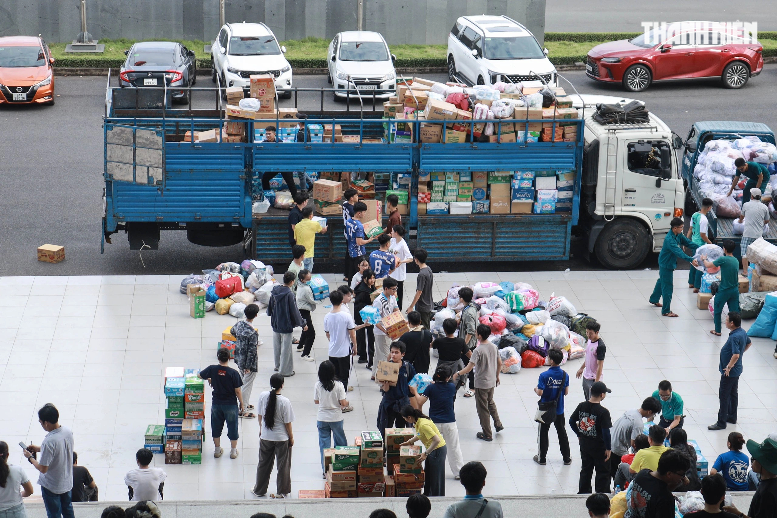 'Vỡ trận' đăng ký, 1.000 tình nguyện viên chen nhau xin trực vì vùng lũ miền Trung- Ảnh 8.