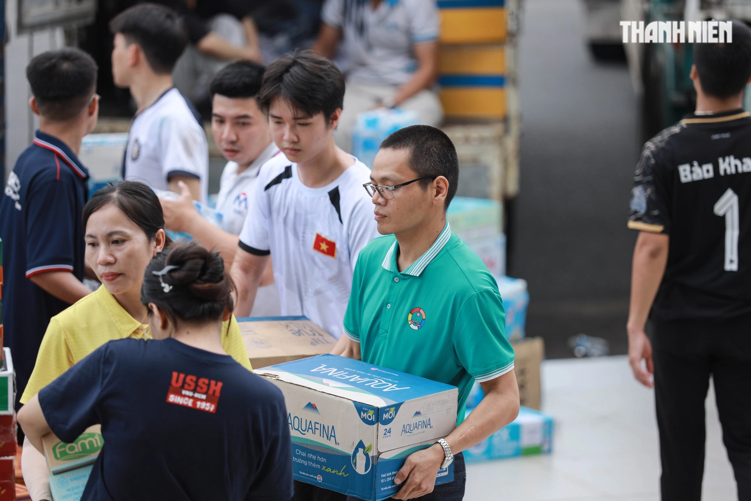 'Vỡ trận' đăng ký, 1.000 tình nguyện viên chen nhau xin trực vì vùng lũ miền Trung- Ảnh 4.