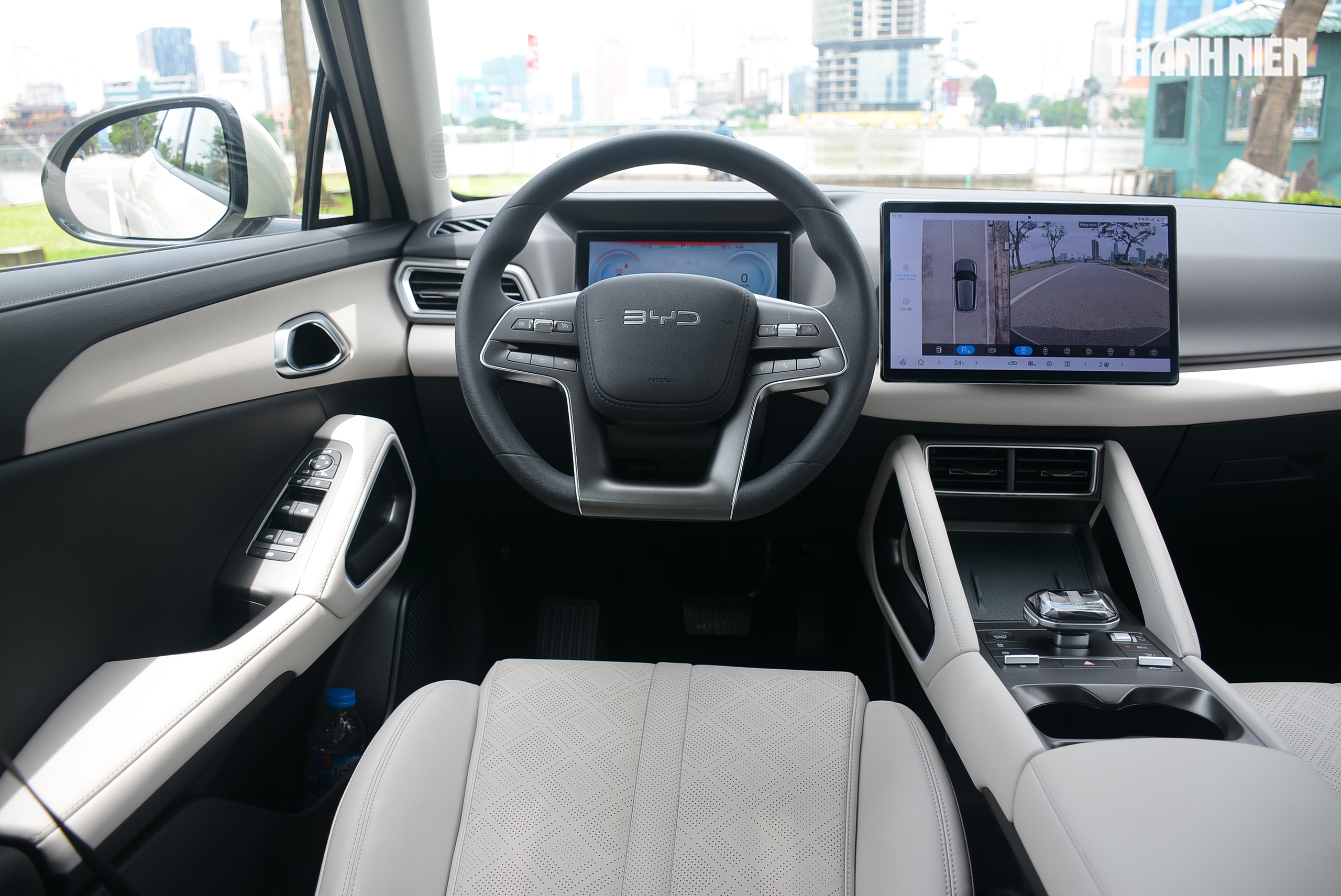 BYD lý giải việc loại bỏ màn hình giải trí xoay 90 độ trên ô tô - Ảnh 1.