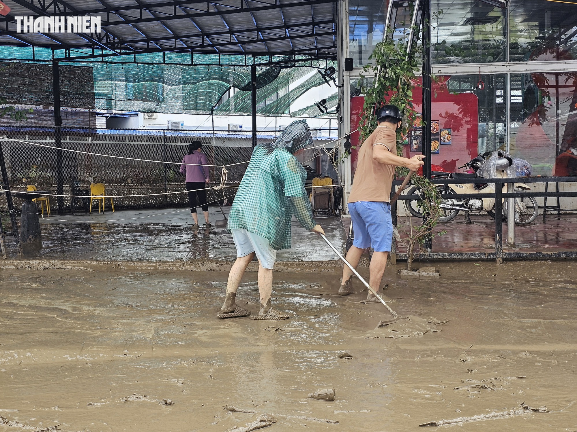 Nước sạch cạn kiệt ở Đắk Lắk: Người Đông Hòa hứng từng giọt mưa quý như vàng- Ảnh 4. Nước sạch cạn kiệt ở Đắk Lắk: Người Đông Hòa hứng từng giọt mưa quý như vàng- Ảnh 4.