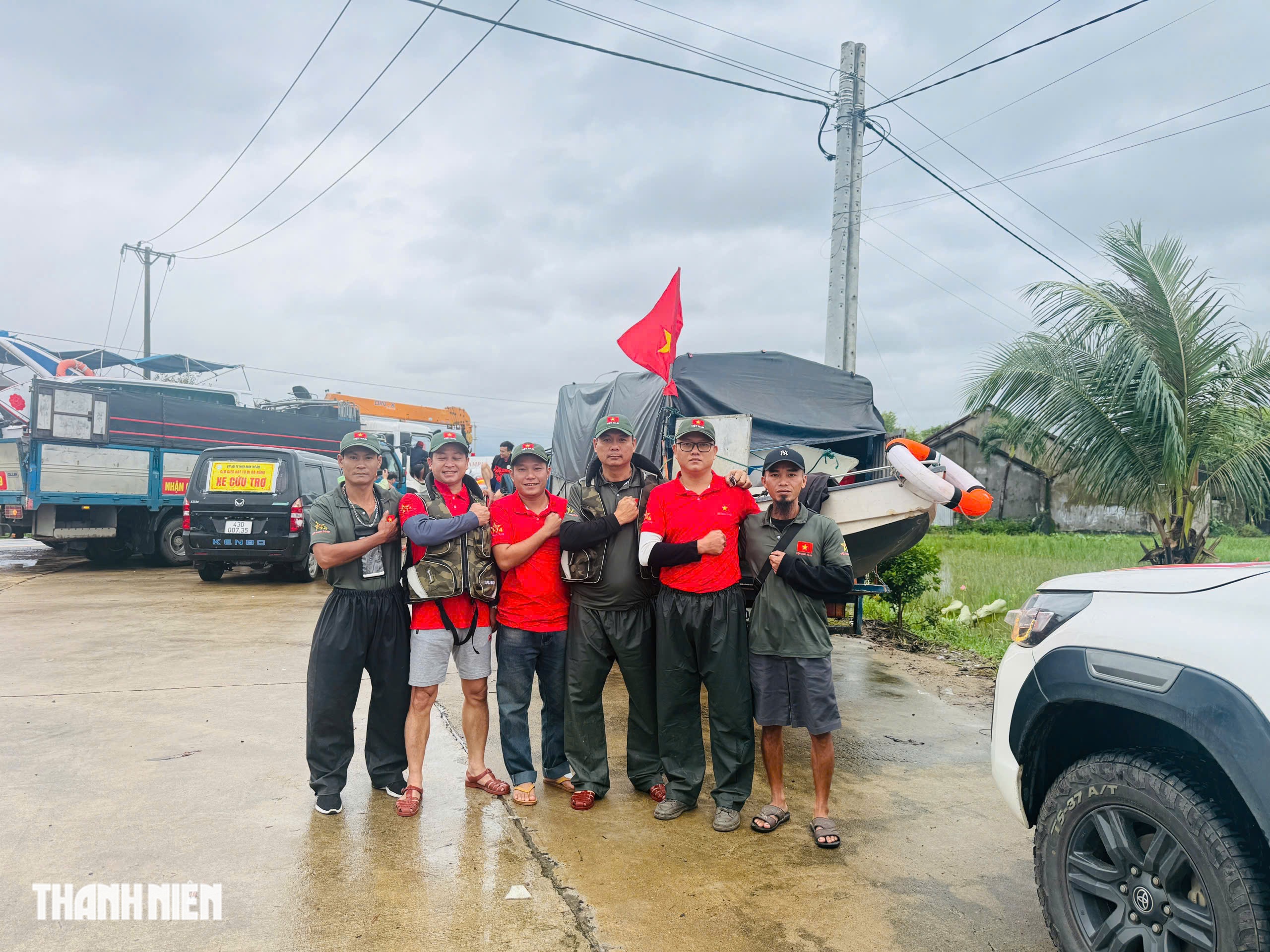 Lời dặn 'mang theo thẻ căn cước' đầy ám ảnh, vẫn lao vào rốn lũ cứu dân- Ảnh 1.