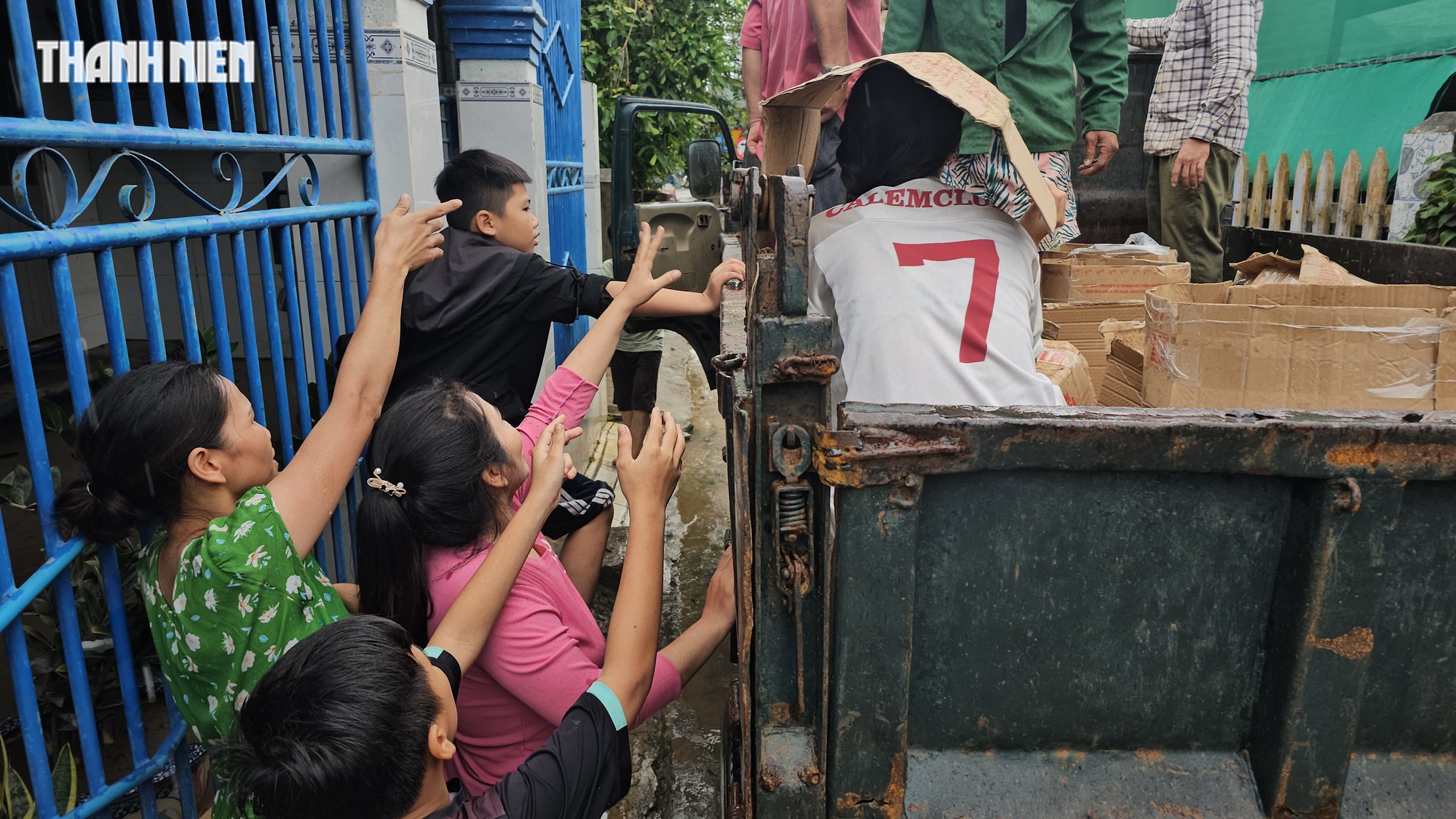 Nước sạch cạn kiệt ở Đắk Lắk: Người Đông Hòa hứng từng giọt mưa quý như vàng- Ảnh 5. Nước sạch cạn kiệt ở Đắk Lắk: Người Đông Hòa hứng từng giọt mưa quý như vàng- Ảnh 5.