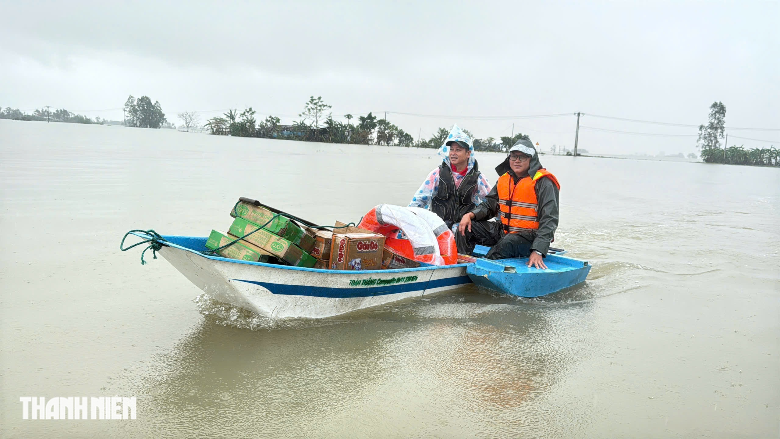 Lời dặn 'mang theo thẻ căn cước' đầy ám ảnh, vẫn lao vào rốn lũ cứu dân- Ảnh 6.
