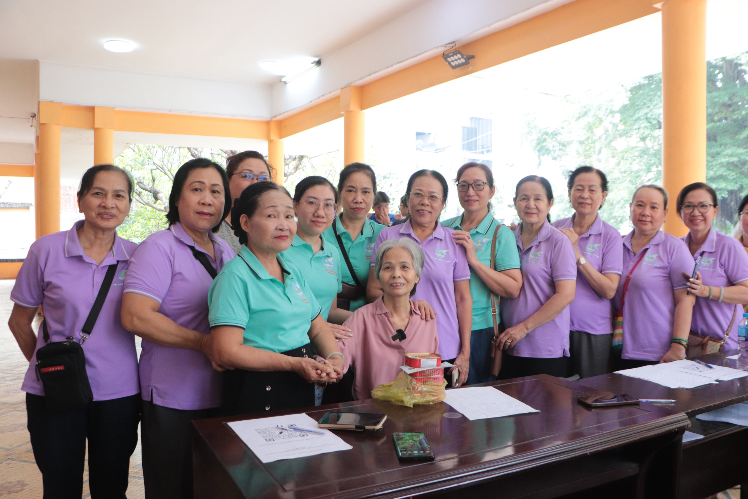 C&aacute;c phường TP . HCM chung tay cứu trợ đồng b&agrave;o miền Trung Giữa m&ugrave;a lũ - Ảnh 1.