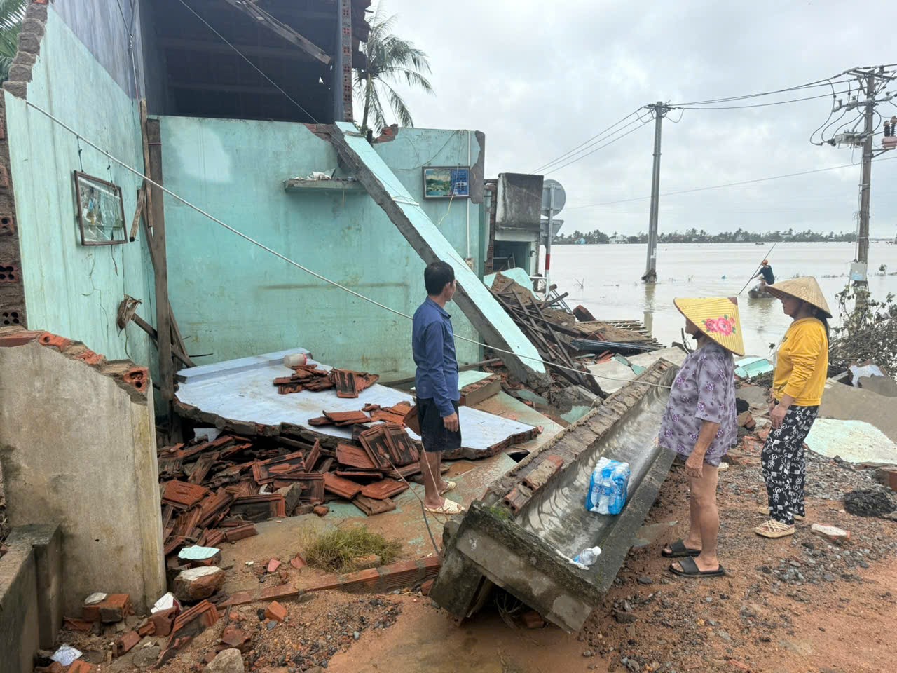 Đồng Nai hỗ trợ Đắk Lắk 13,7 tỉ Đồng khắc phục hậu quả lũ lịch sử - Ảnh 4. Đồng Nai hỗ trợ Đắk Lắk 13,7 tỉ Đồng khắc phục hậu quả lũ lịch sử - Ảnh 4.