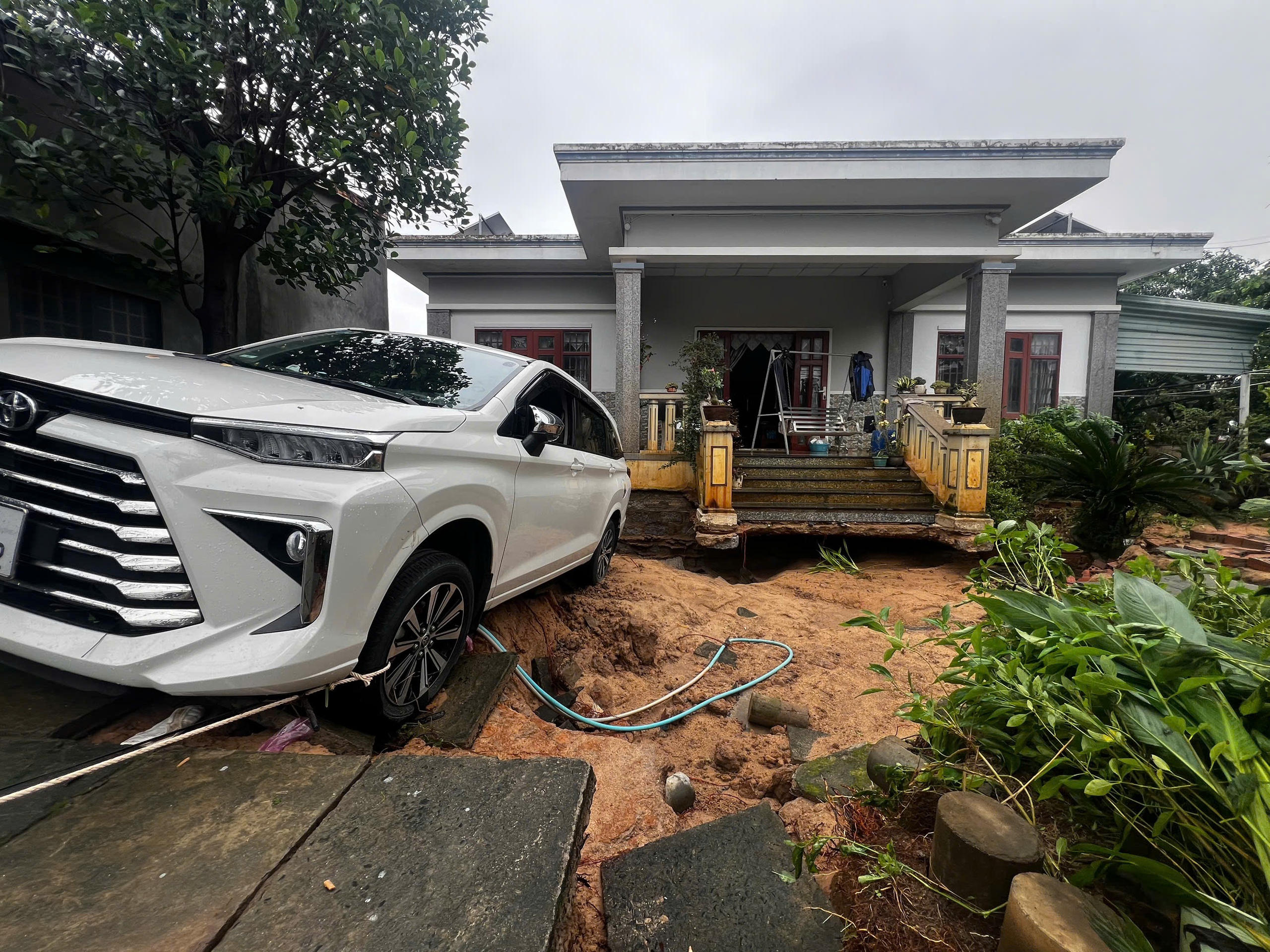 Xã Hòa Xuân (Phú Yên cũ) sau lũ dữ: Nhà cửa tan hoang, lòng người đau xót- Ảnh 6.