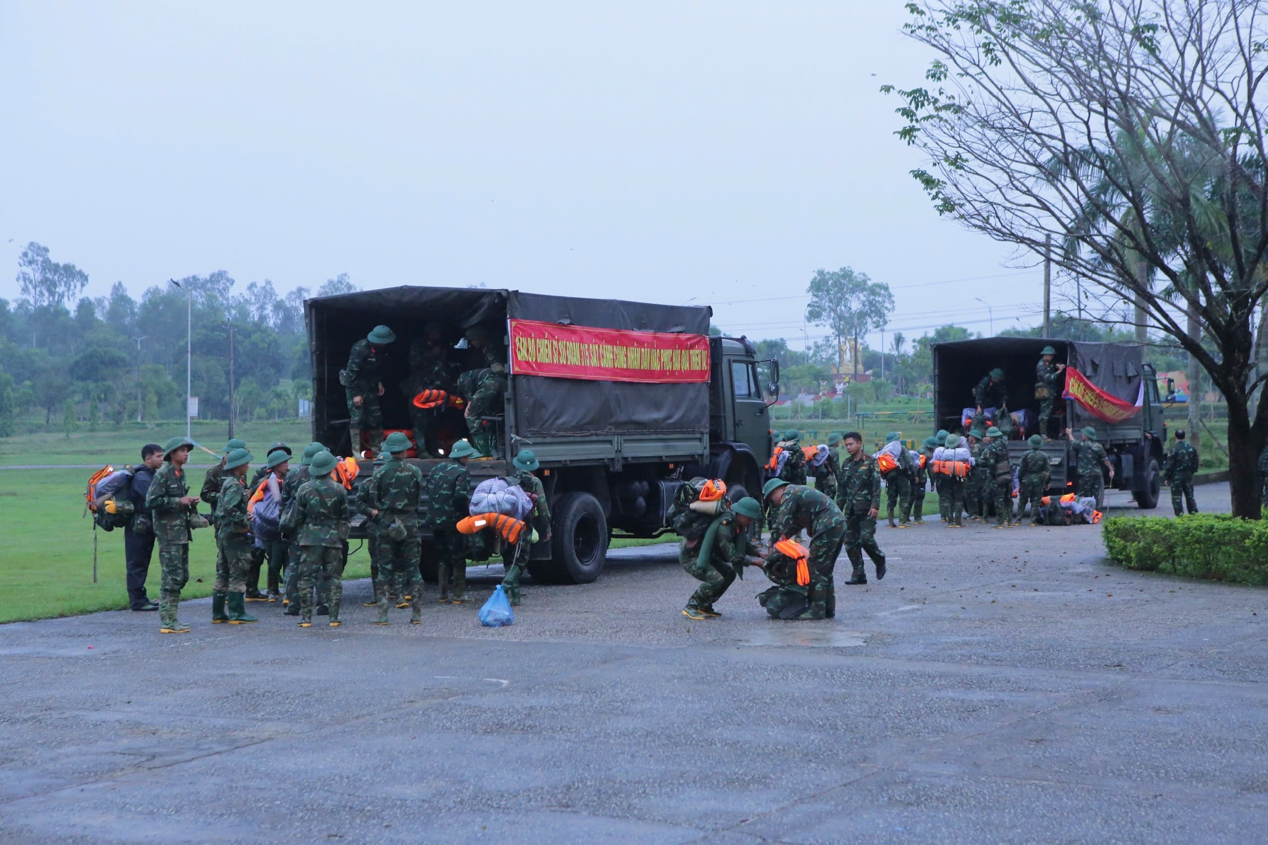 Vào rốn ngập Hòa Thịnh, Sư đoàn 315 cùng dân vực dậy sau lũ dữ- Ảnh 2.