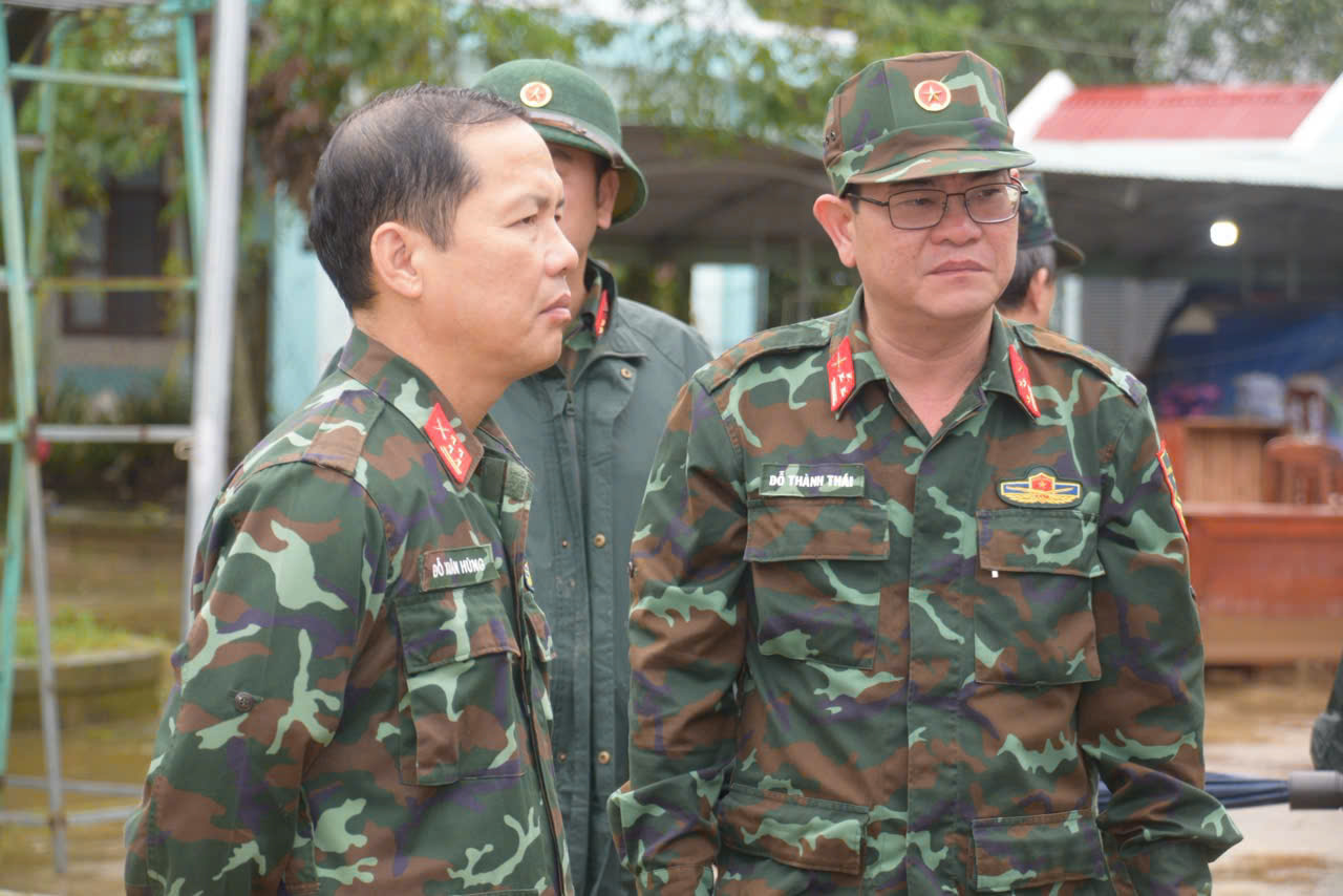 Vào rốn ngập Hòa Thịnh, Sư đoàn 315 cùng dân vực dậy sau lũ dữ- Ảnh 6.