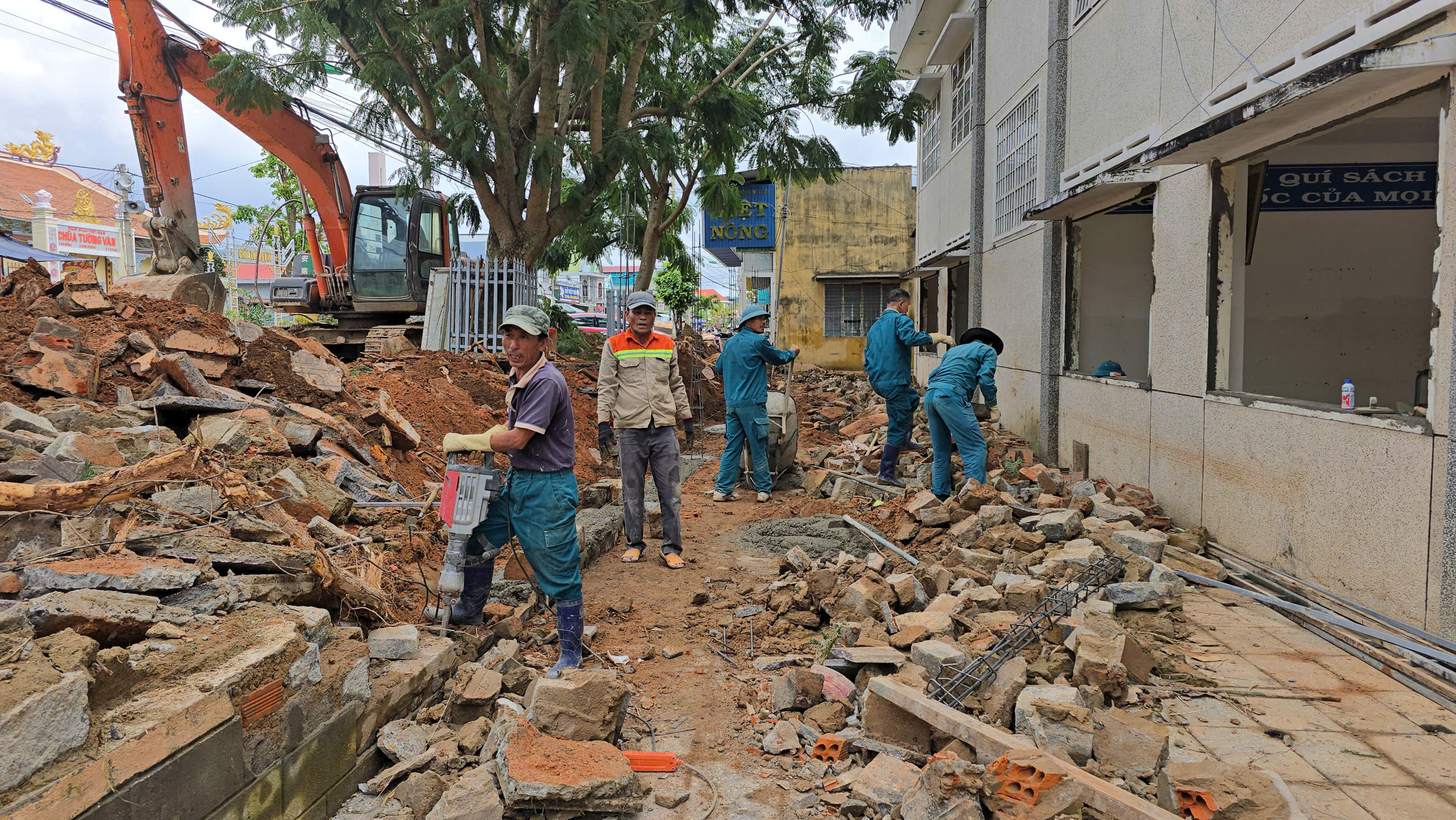 Lâm Đồng: Lũ lịch sử, trường học hư hỏng, học sinh chưa thể đến trường- Ảnh 6.