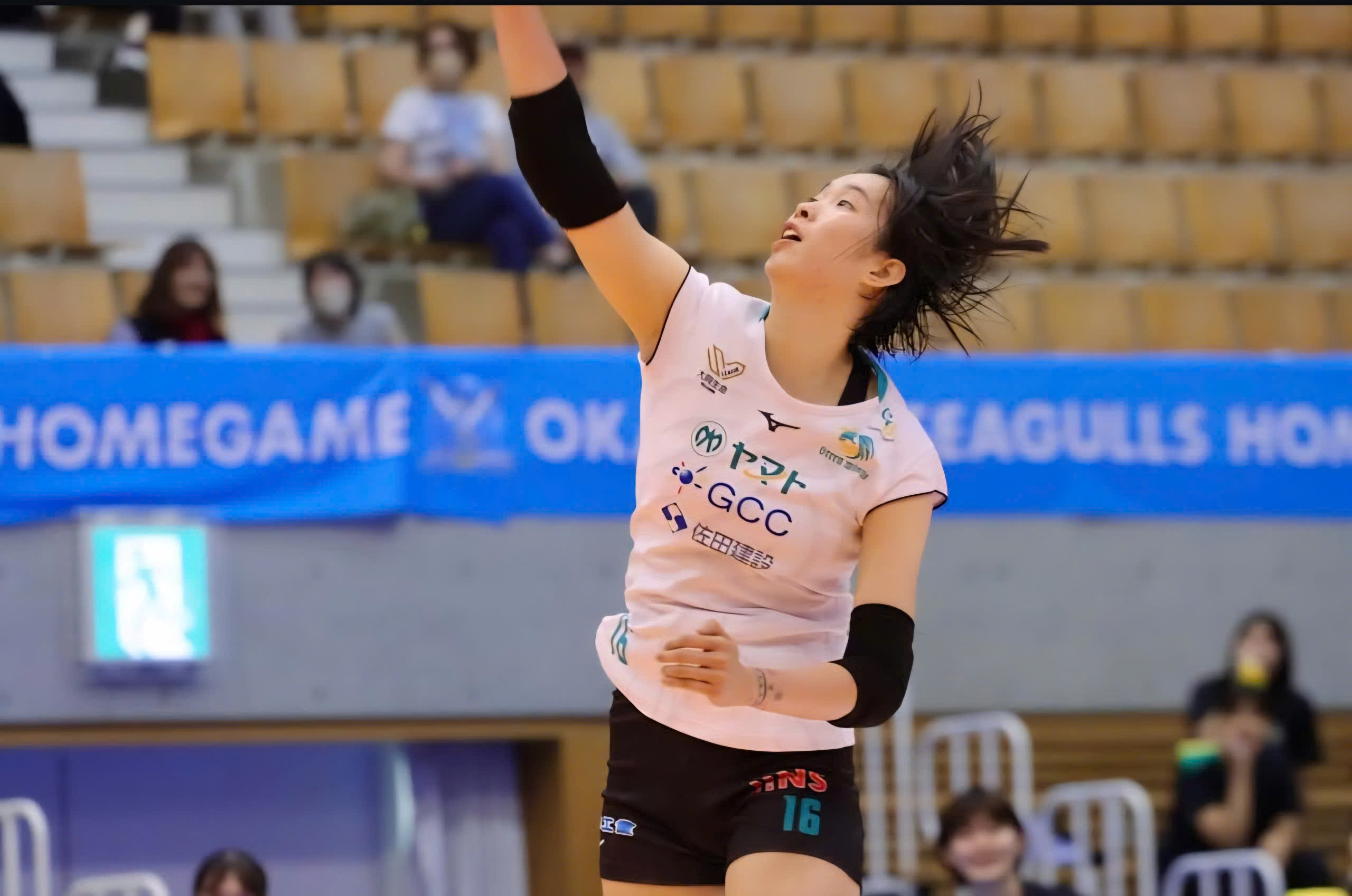 Thanh Thúy rực sáng đưa CLB Gunma Green Wings vào tốp 5 giải bóng chuyền Nhật Bản - Ảnh 1.