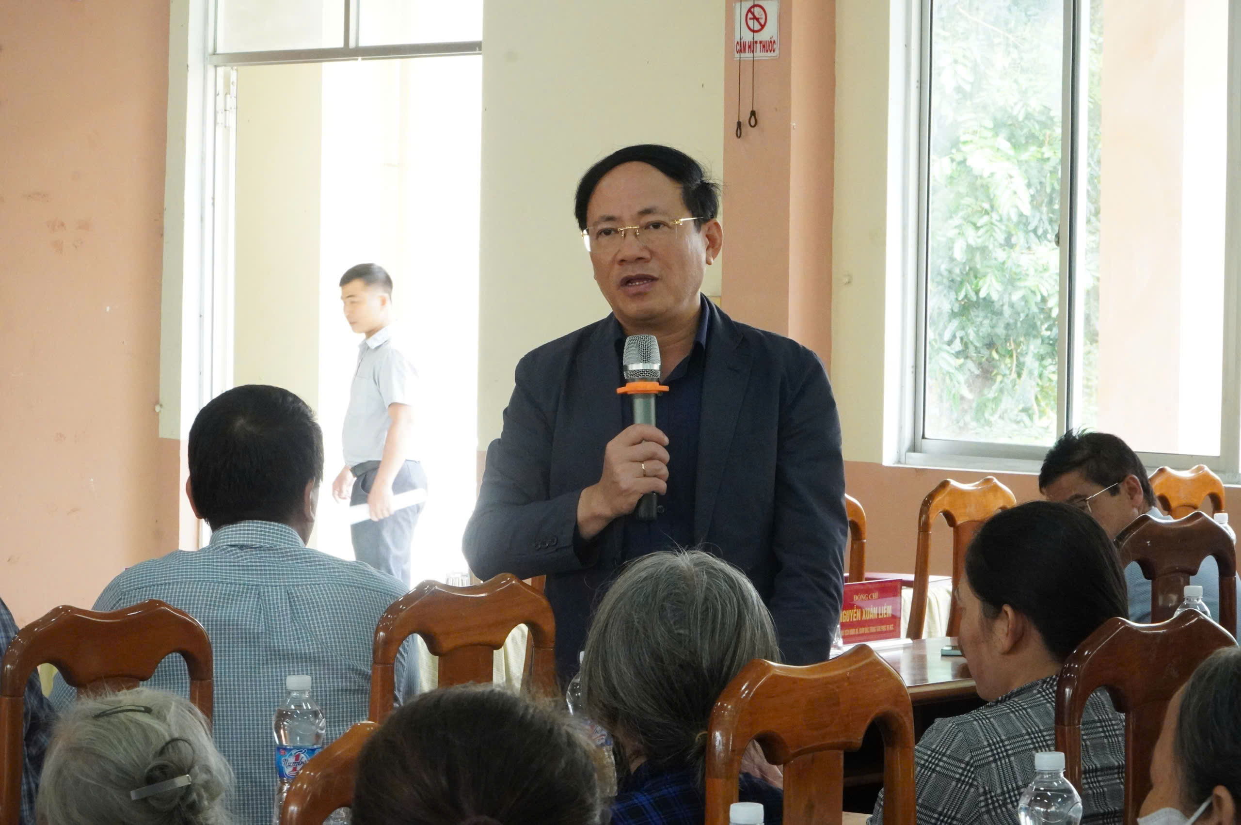 Ngập lụt miền Trung: 'Mai con đi học lại, mà không có sách vở'- Ảnh 4.