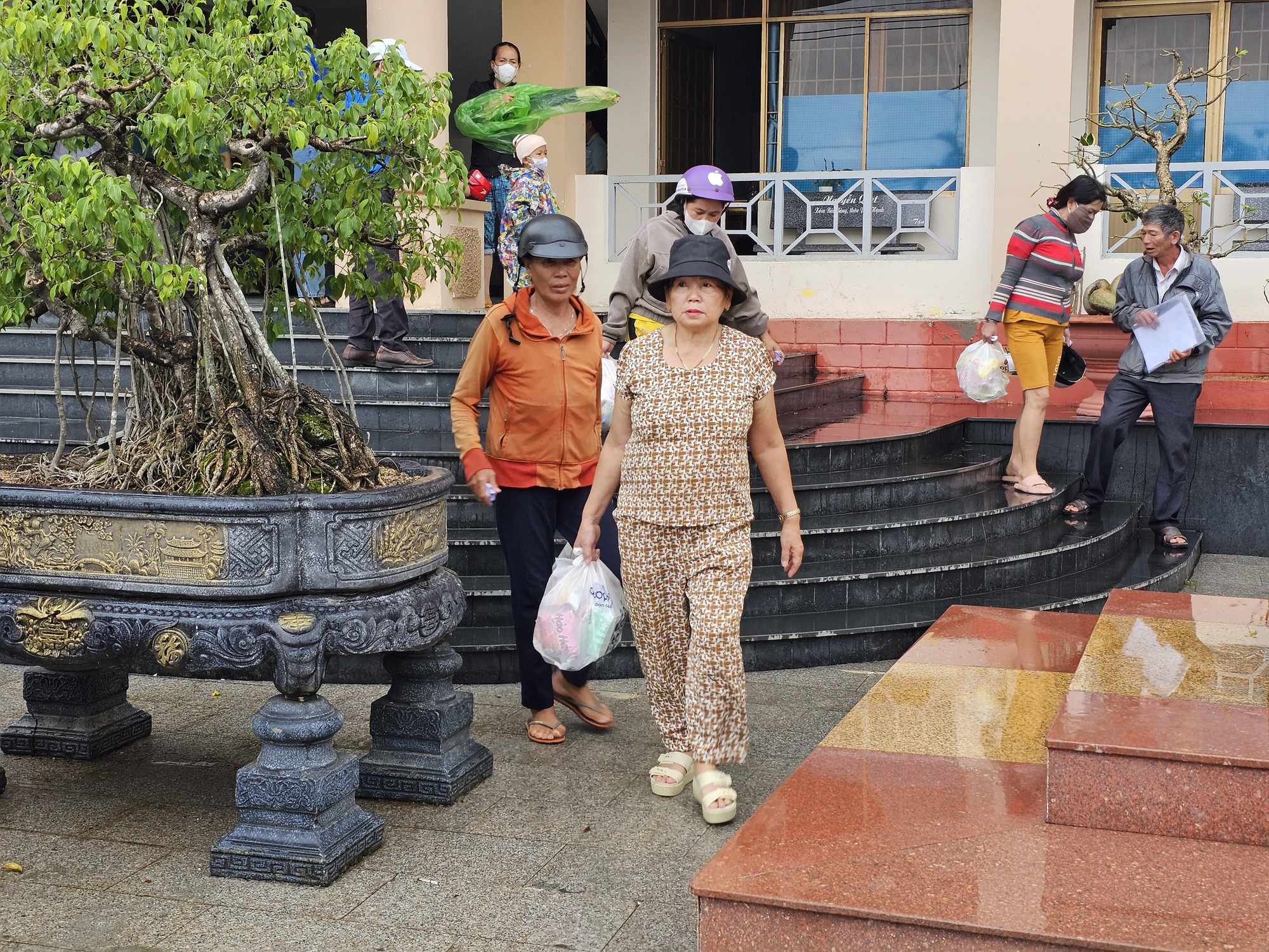 Trung ương MTTQ Việt Nam chia sẻ mất mát với bà con vùng lũ Đắk Lắk- Ảnh 3.