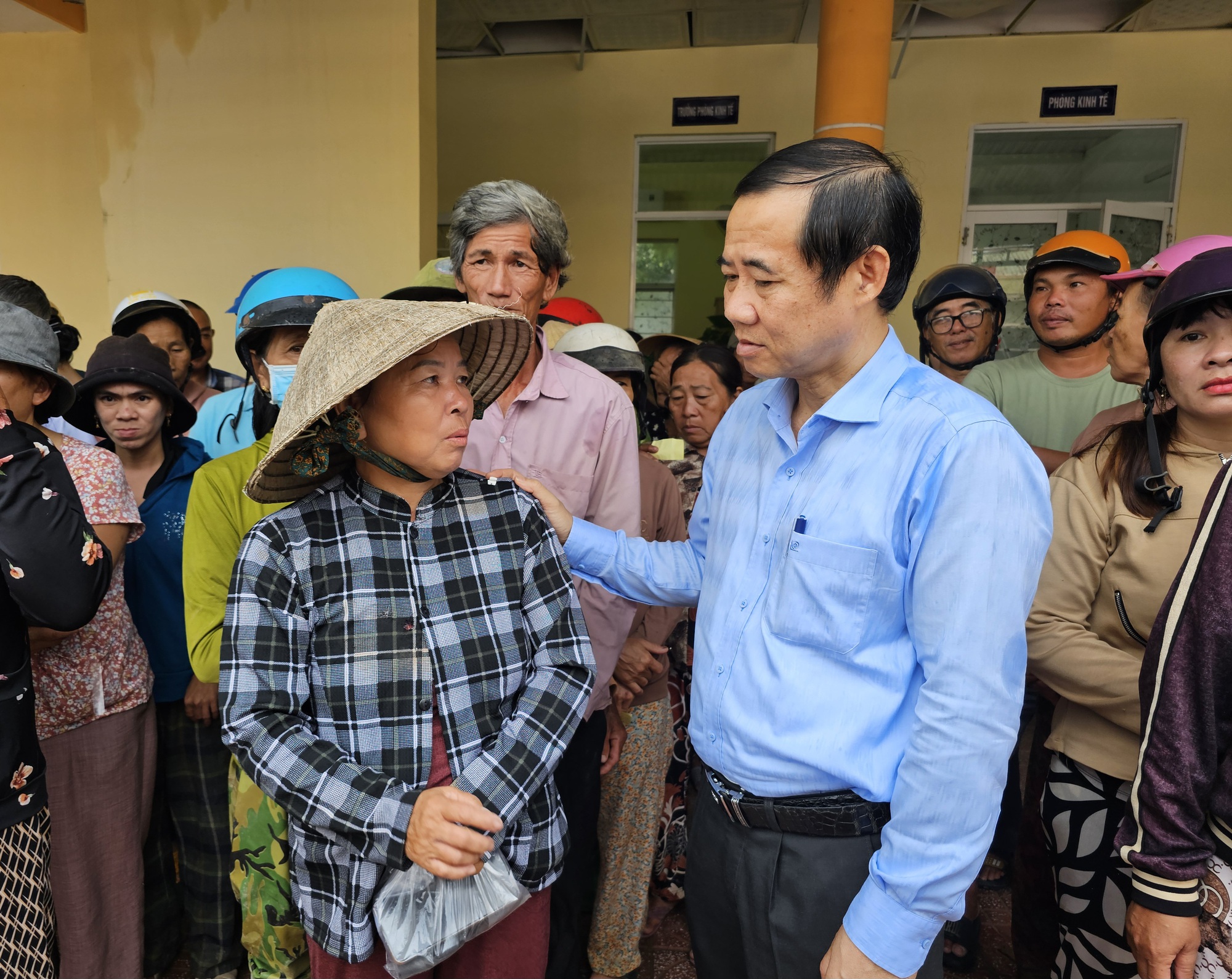 Trung ương MTTQ Việt Nam chia sẻ mất mát với bà con vùng lũ Đắk Lắk- Ảnh 1.