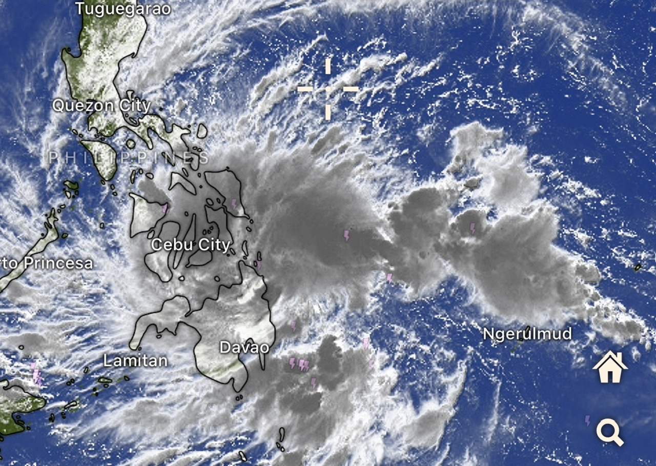 Xuất hiện áp thấp nhiệt đới, khả năng mạnh lên thành bão trên Biển Đông- Ảnh 1. Xuất hiện áp thấp nhiệt đới, khả năng mạnh lên thành bão trên Biển Đông- Ảnh 1.