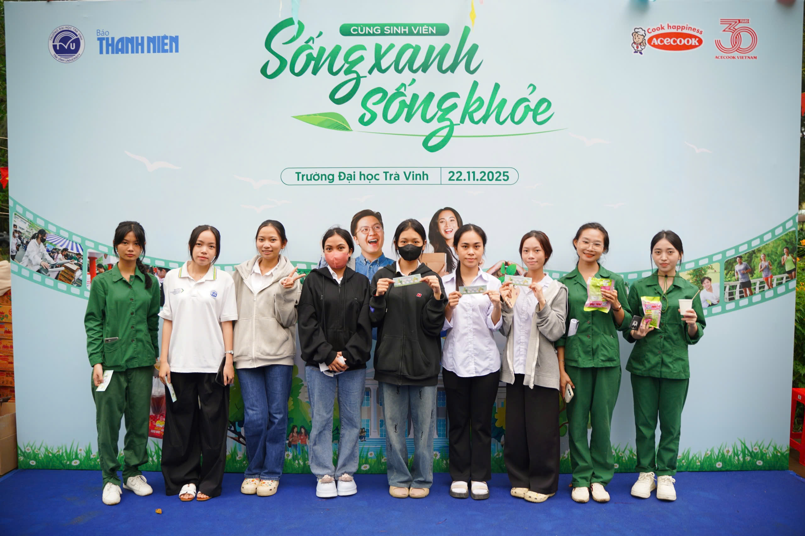 Sinh viên tìm hiểu sống xanh, chế độ dinh dưỡng, nhận hàng ngàn gói mì  - Ảnh 10.