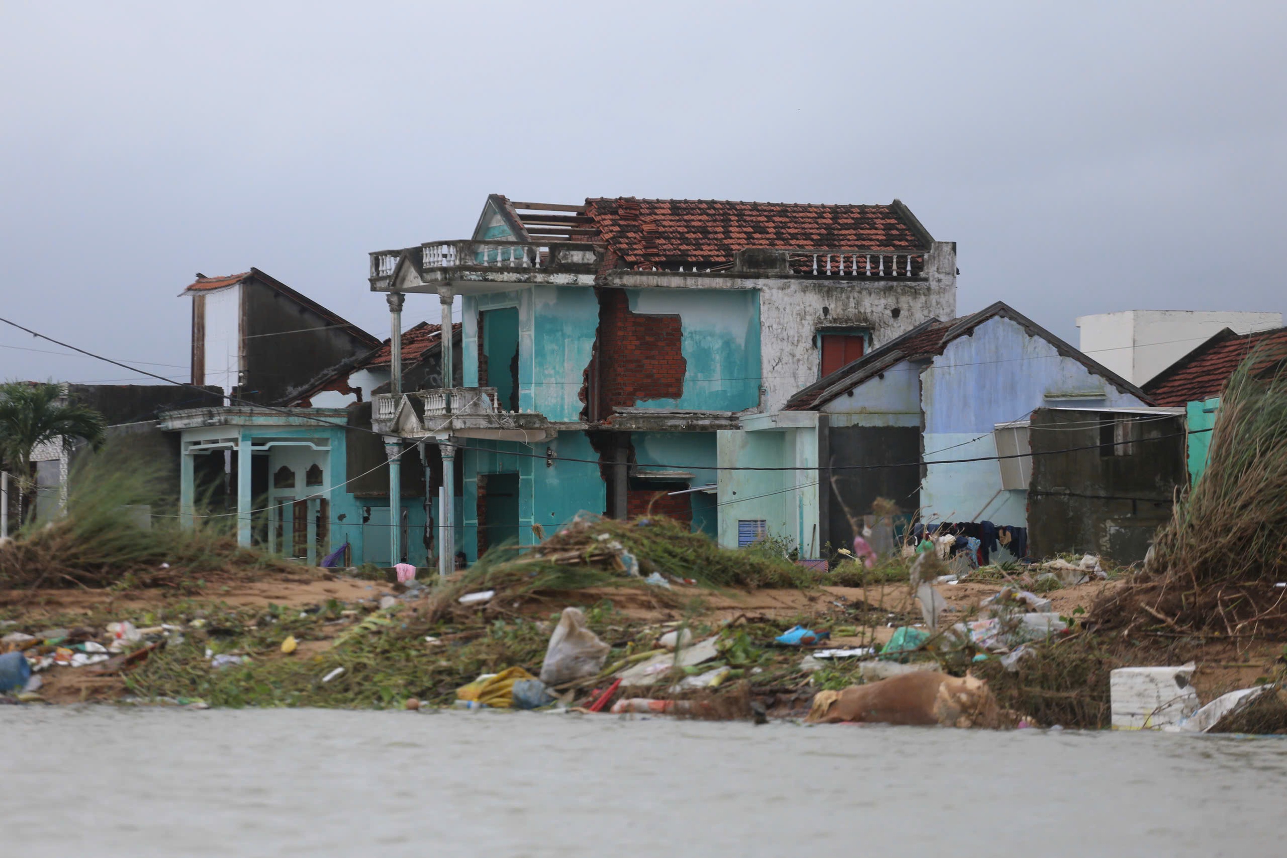 Chàng hoa tiêu giữa rốn lũ Hòa Xuân - Ảnh 3.