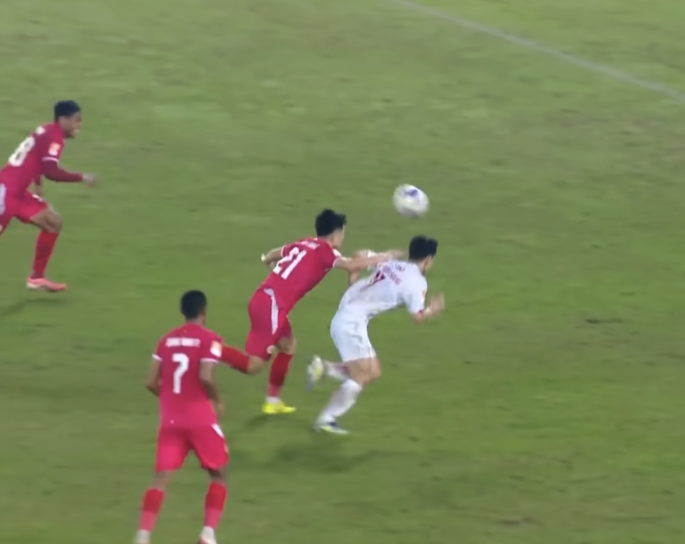 Trần Đình Trọng bị thẻ đỏ khiến CLB CAHN thua ngược, trọng tài gây tranh cãi- Ảnh 1. Trần Đình Trọng bị thẻ đỏ khiến CLB CAHN thua ngược, trọng tài gây tranh cãi- Ảnh 1.